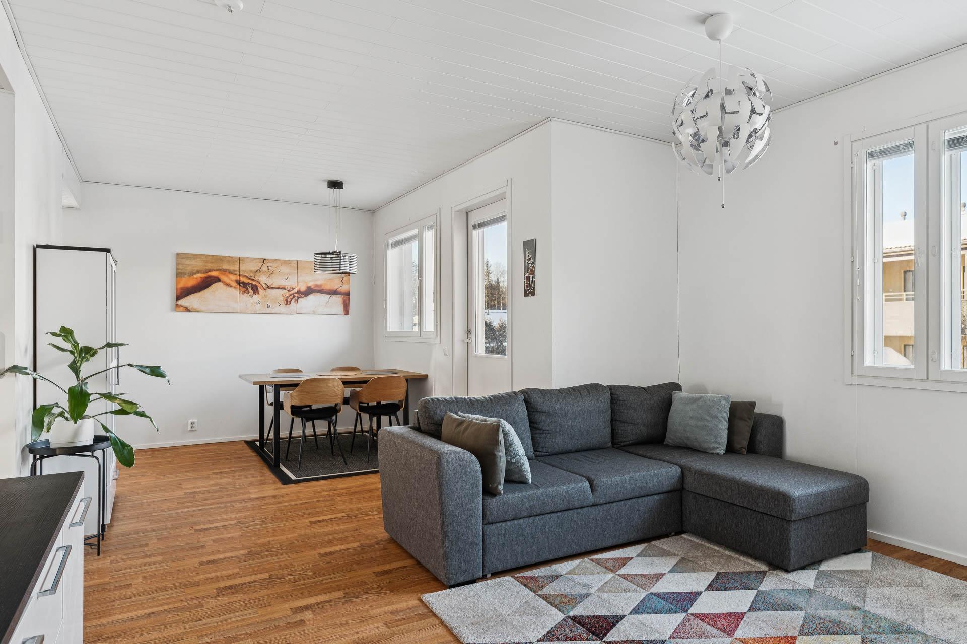 Olohuone-ruokailutila