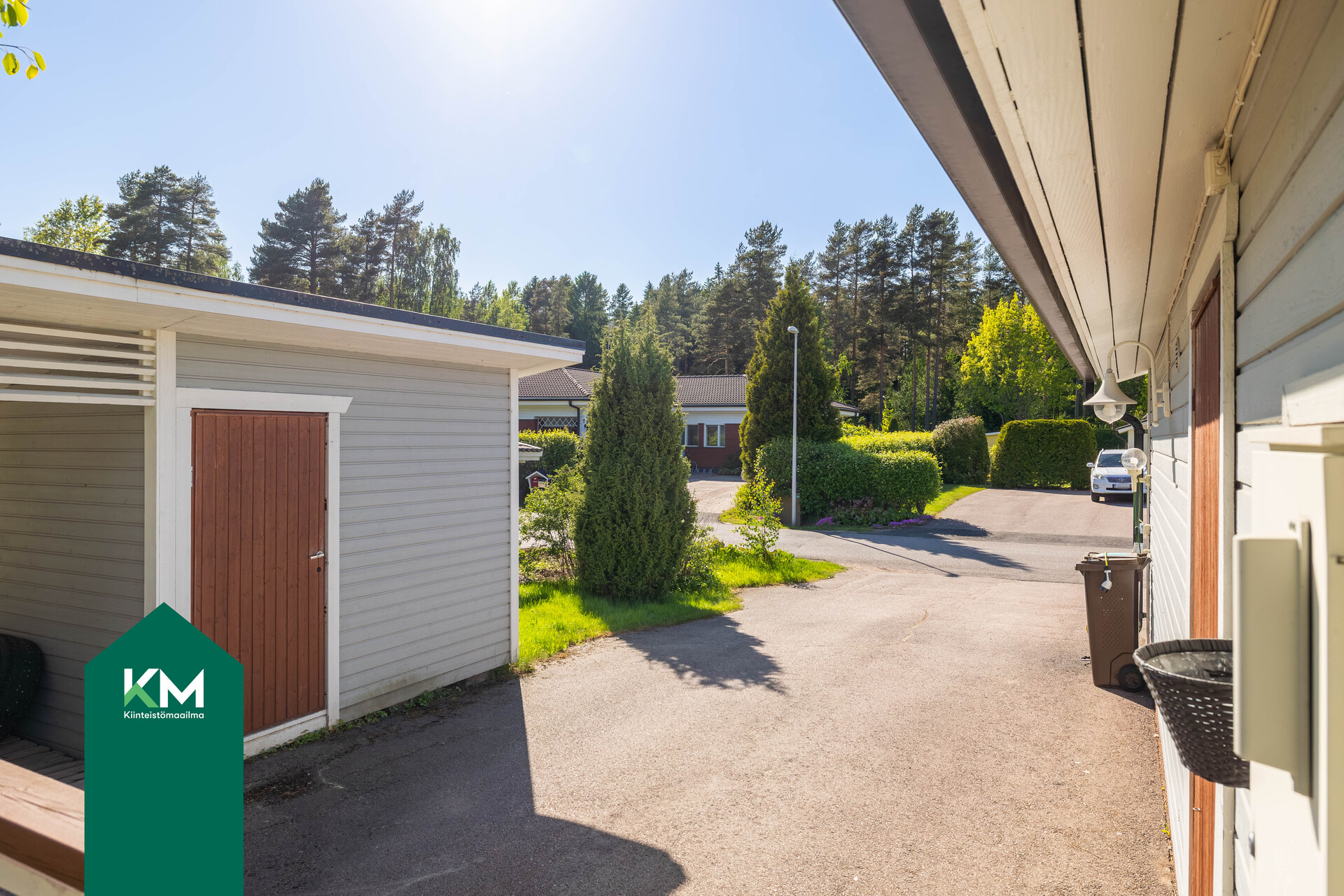 Roskakatoksen yhteydessä on lisää varastotilaa