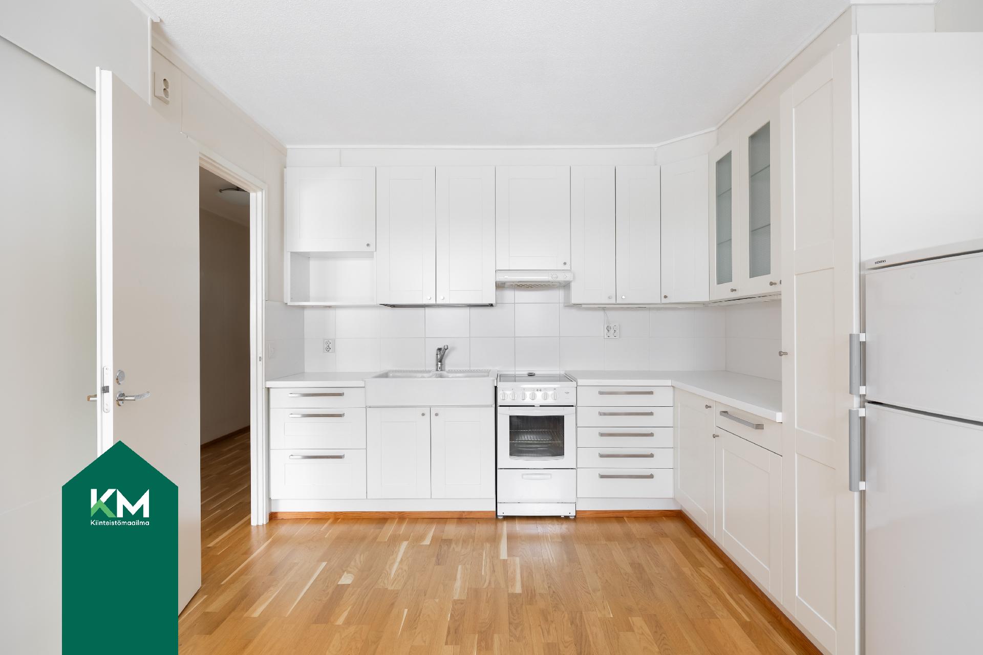 Keittiön kaapistot on uusittu 2011-2012