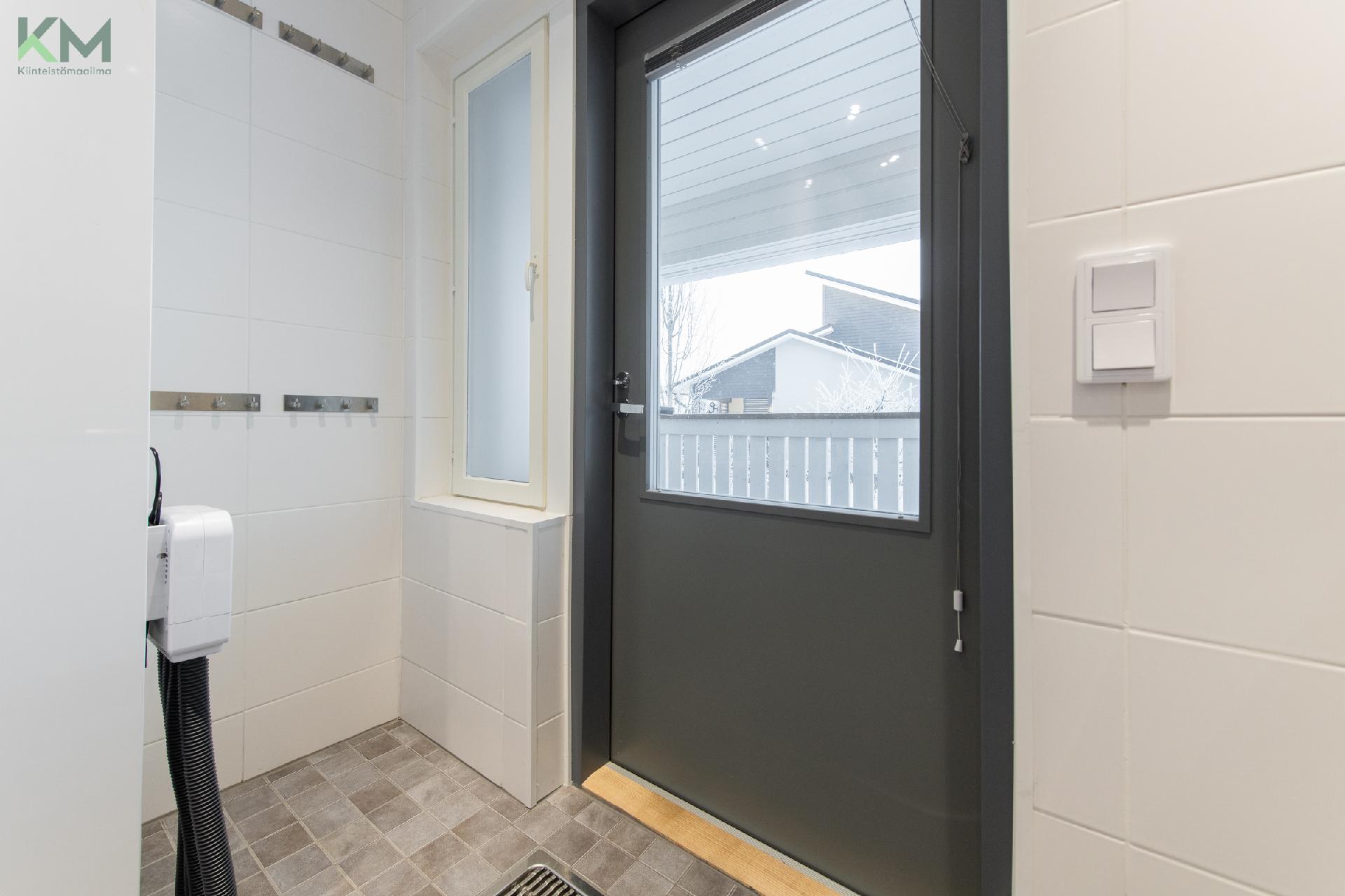 khh omalla sisäänkäynnillä