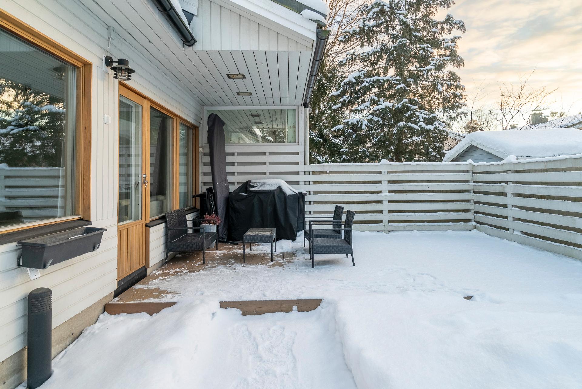 Takapihan ilmansuuntana länsi