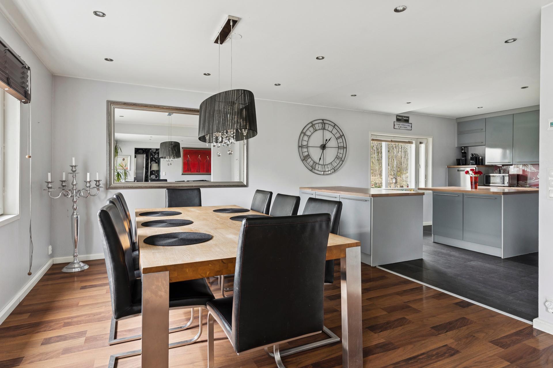 Ruokailutila-keittiö