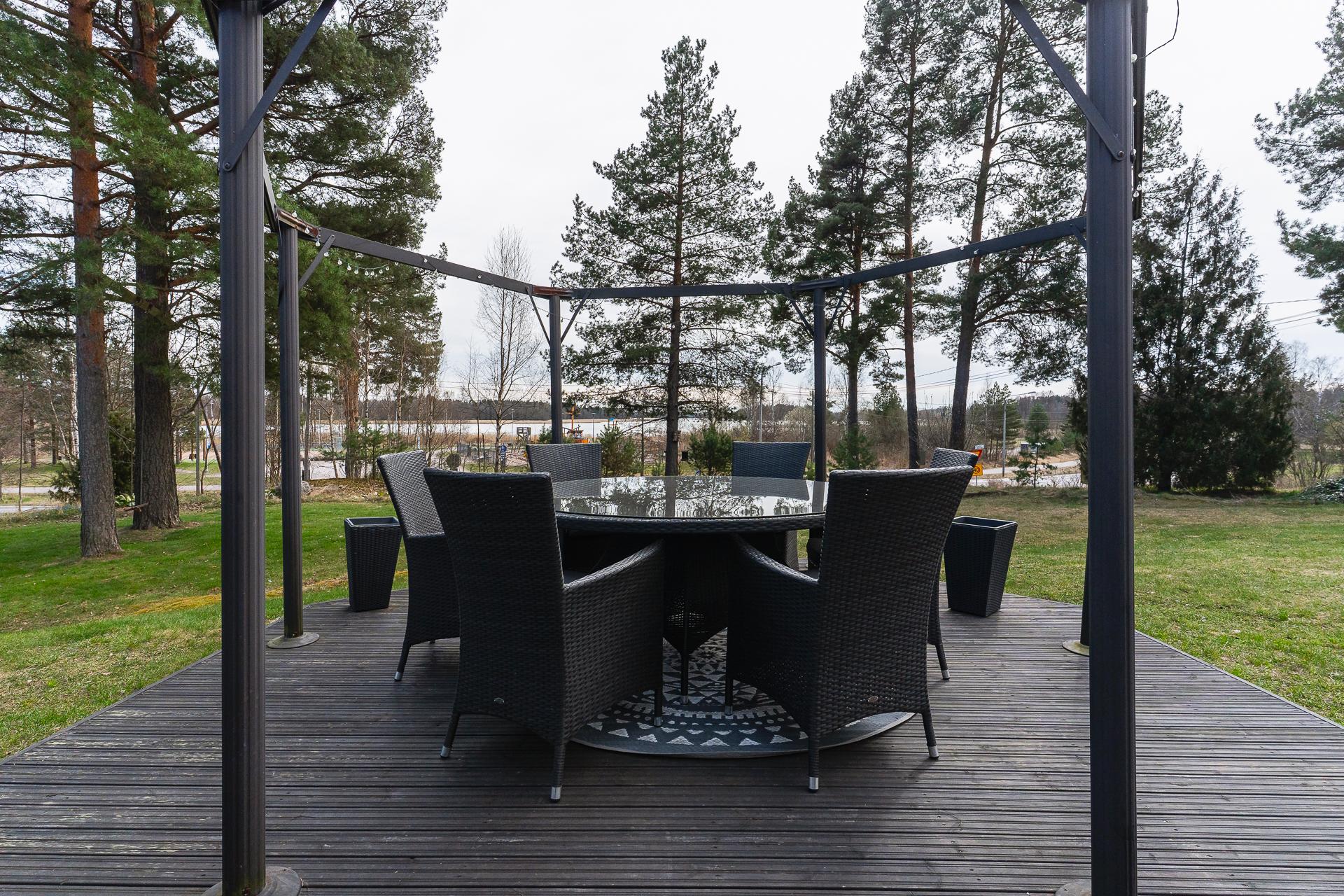 Erillinen terassialue