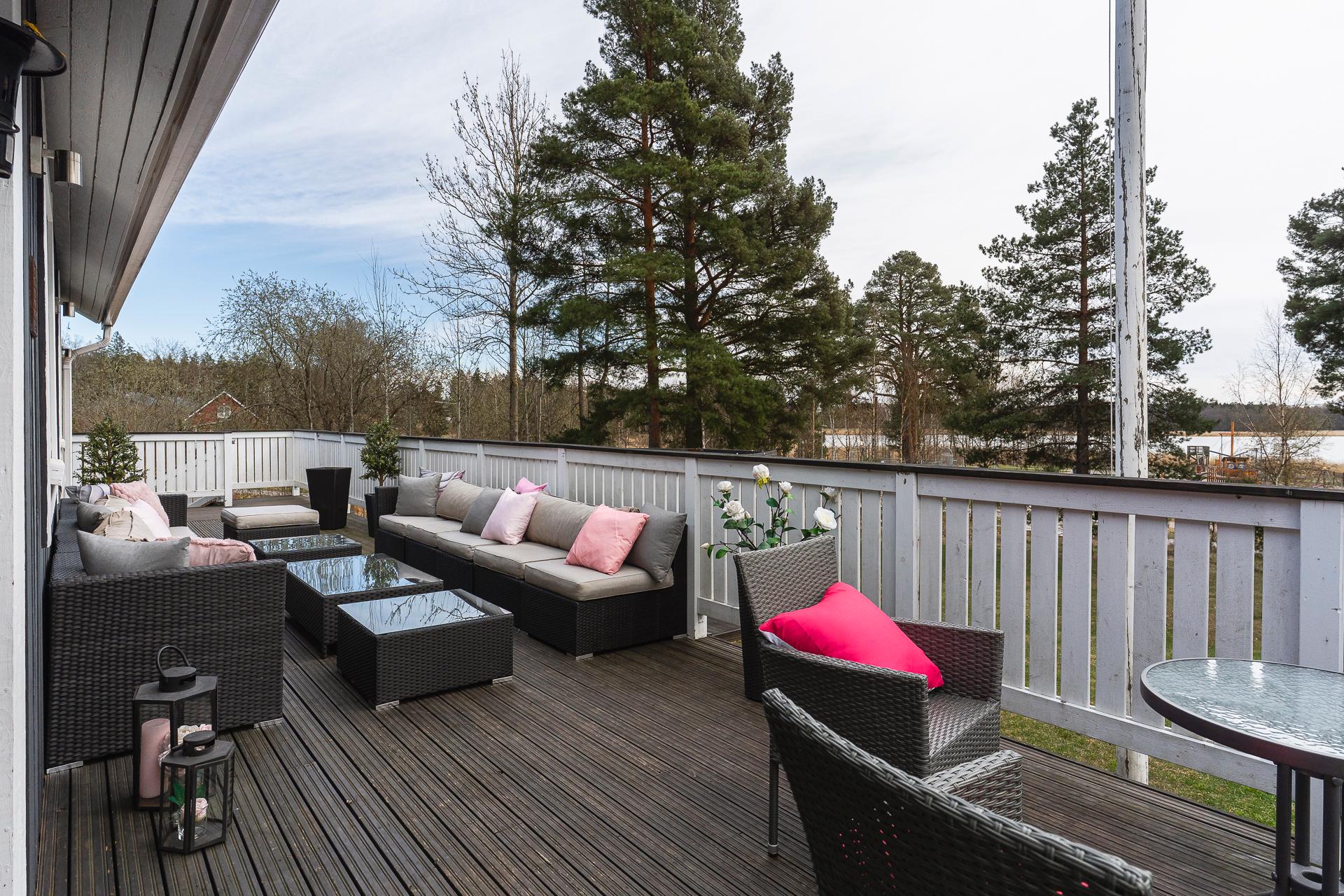 Terassi ja näkymä merelle