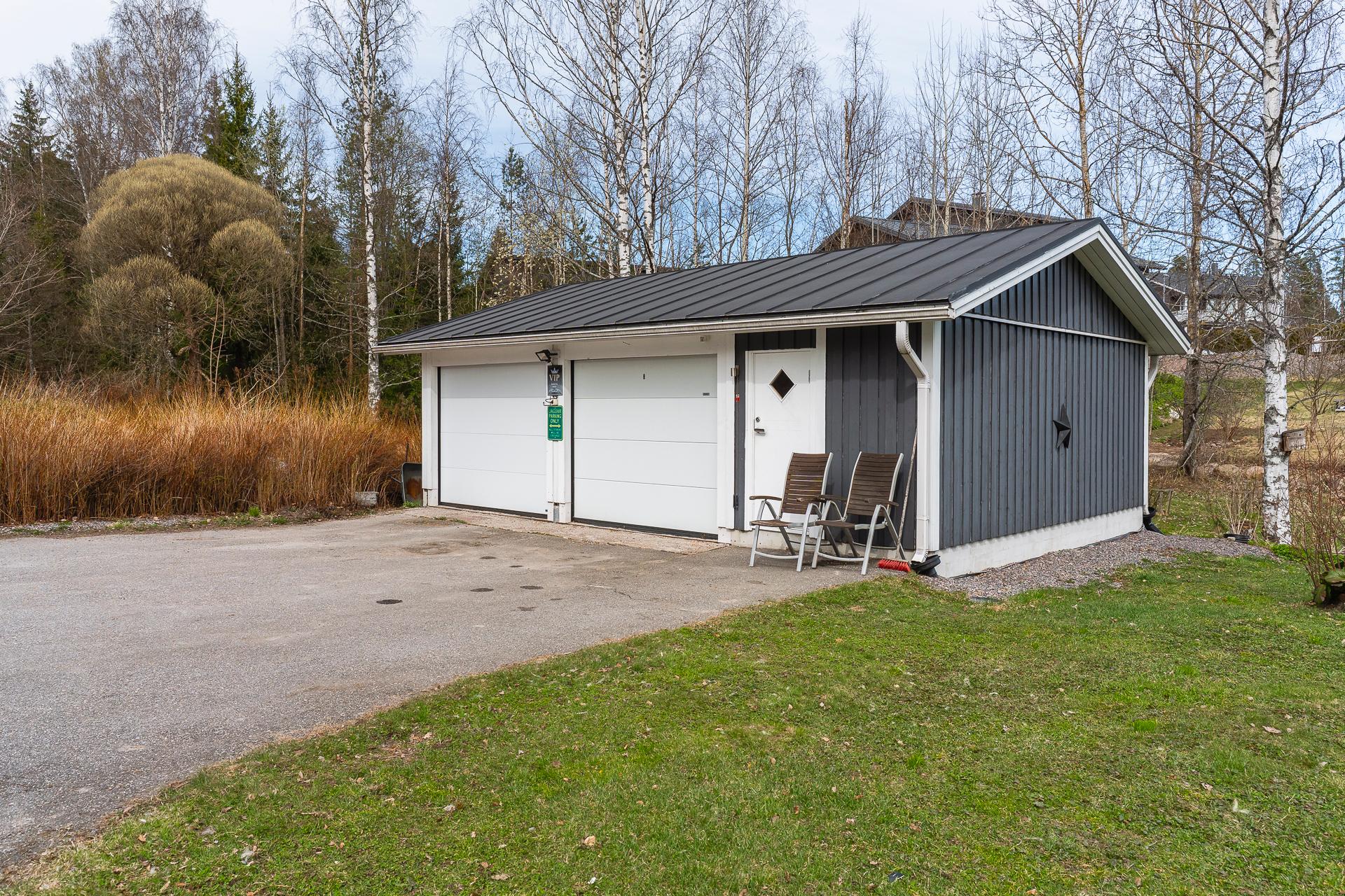 2 auton talli ja varasto