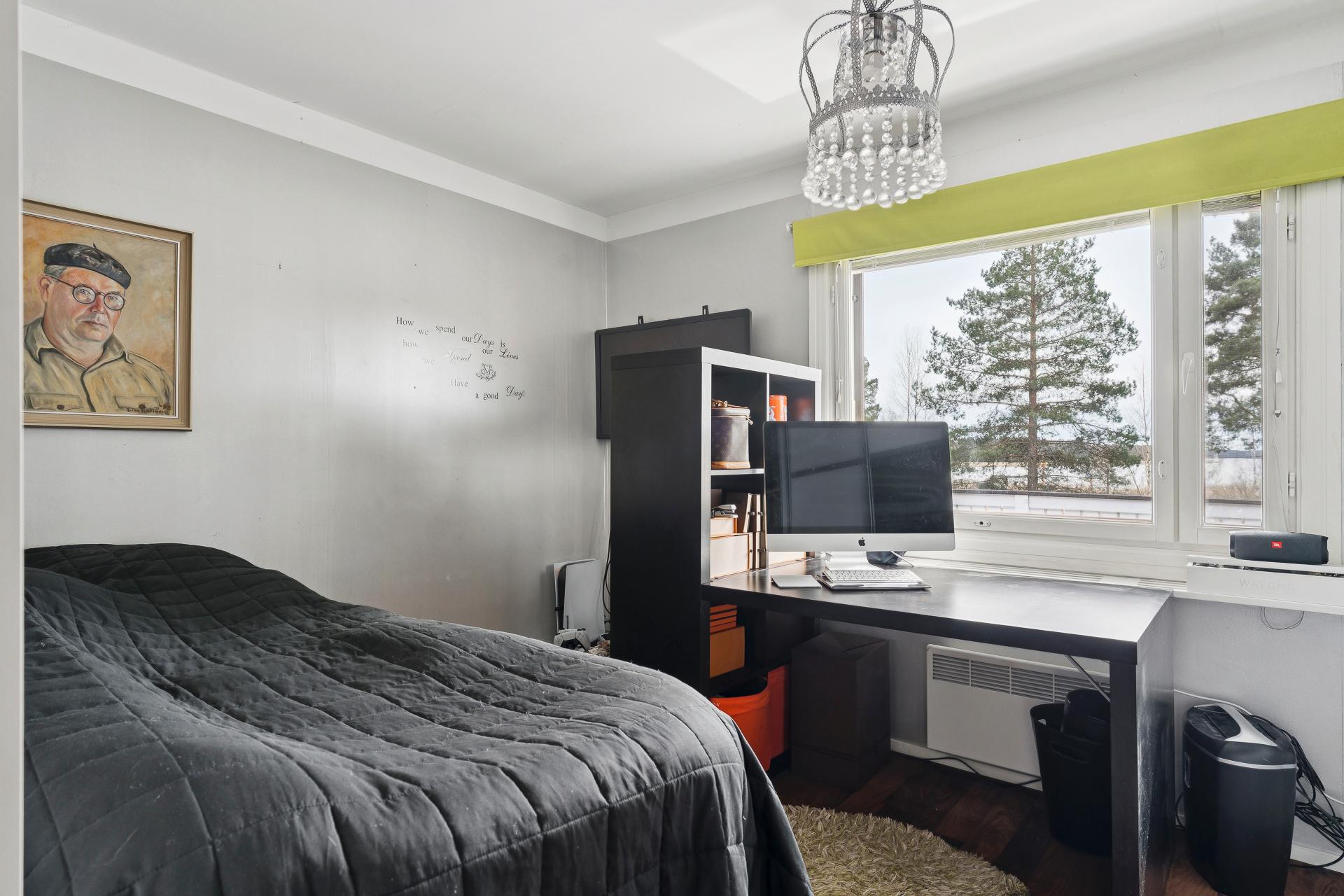 Ak makuuhuone-työhuone