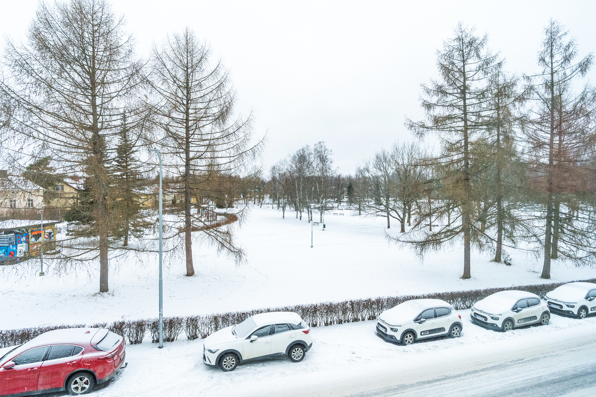 Ikkunanäkymää olohuoneesta