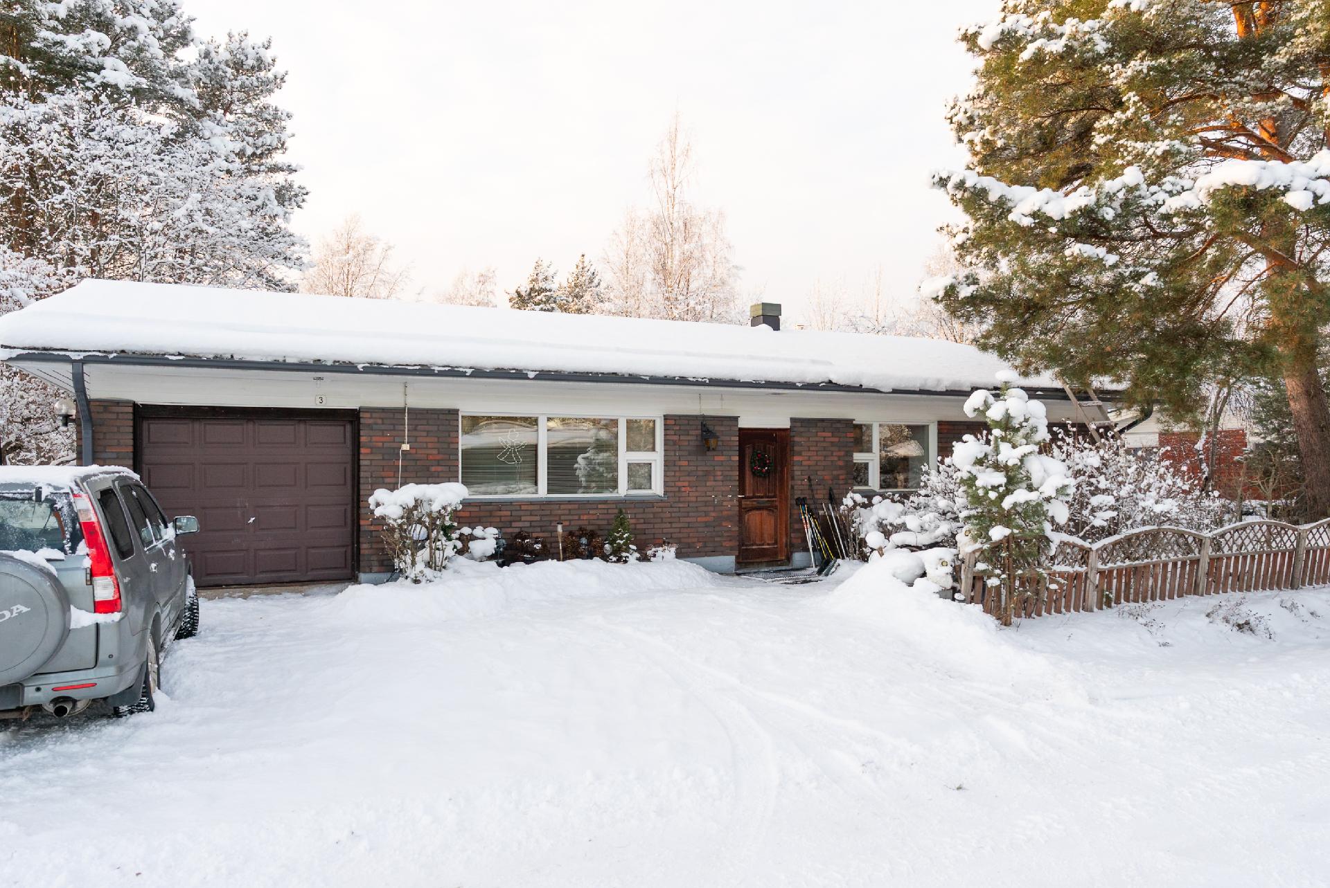 Taksvärkkitie 3, Rättäli, Muurame