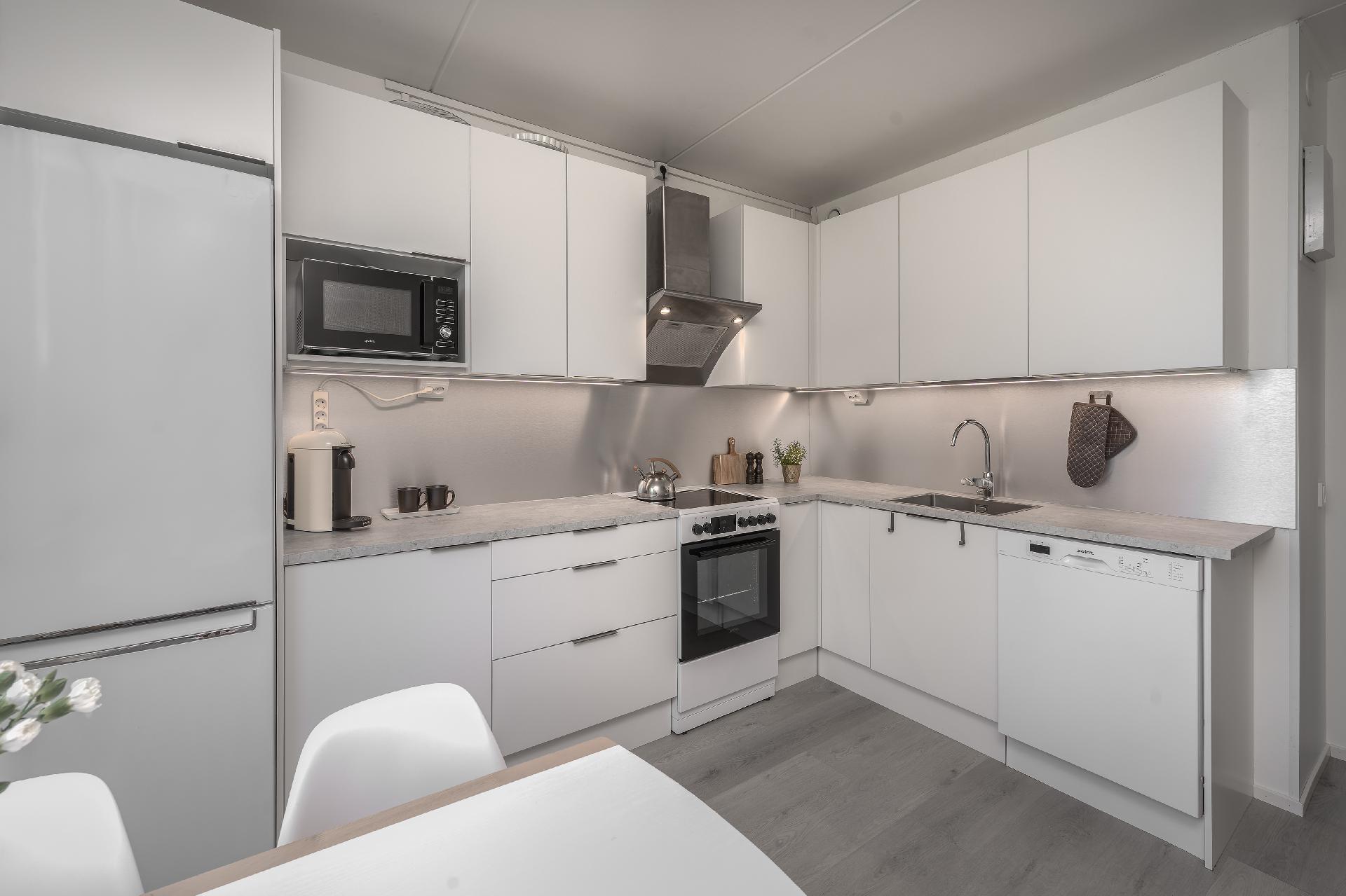 Tyylikäs ja moderni keittiö