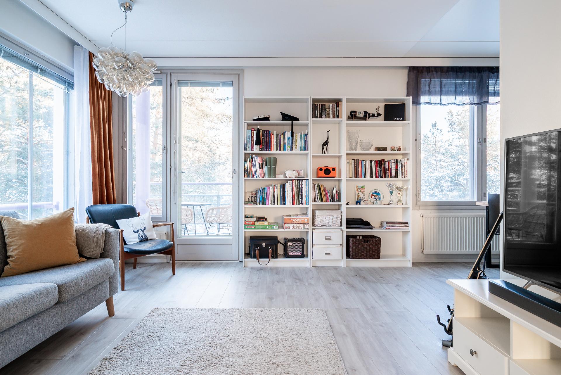 Olohuone, käynti parvekkeelle