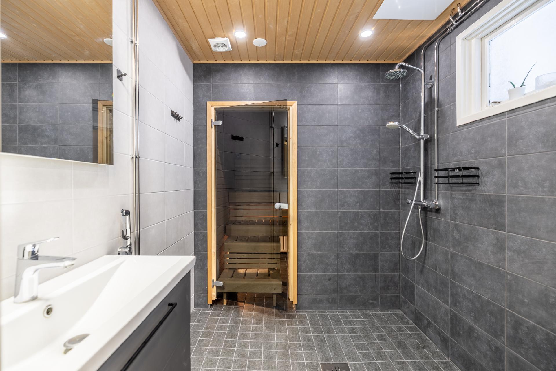 Tammikuussa 2026 uusittu kylpyhuone