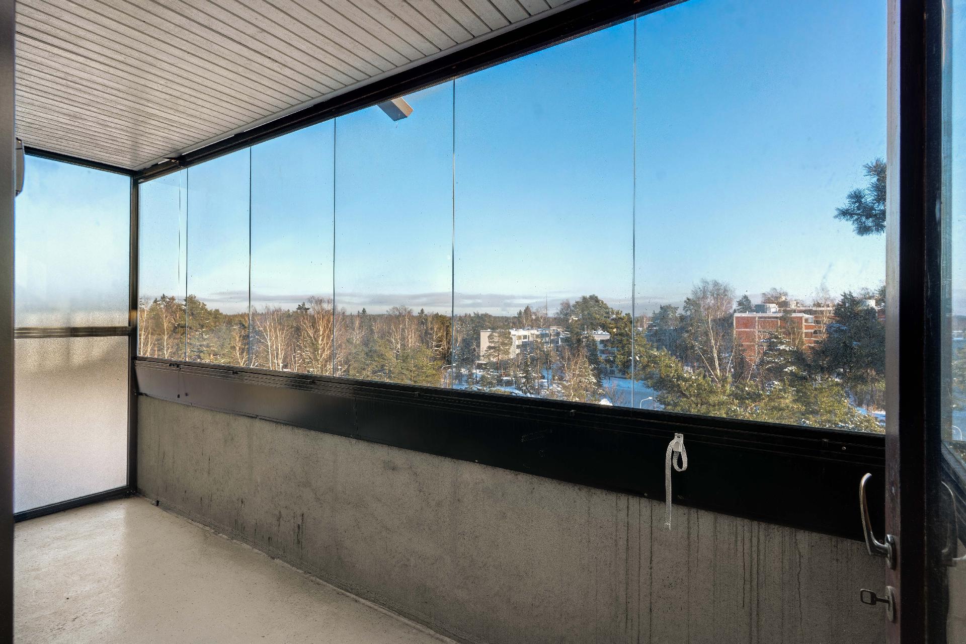 Avarat näkymät ylimmästä kerroksesta.