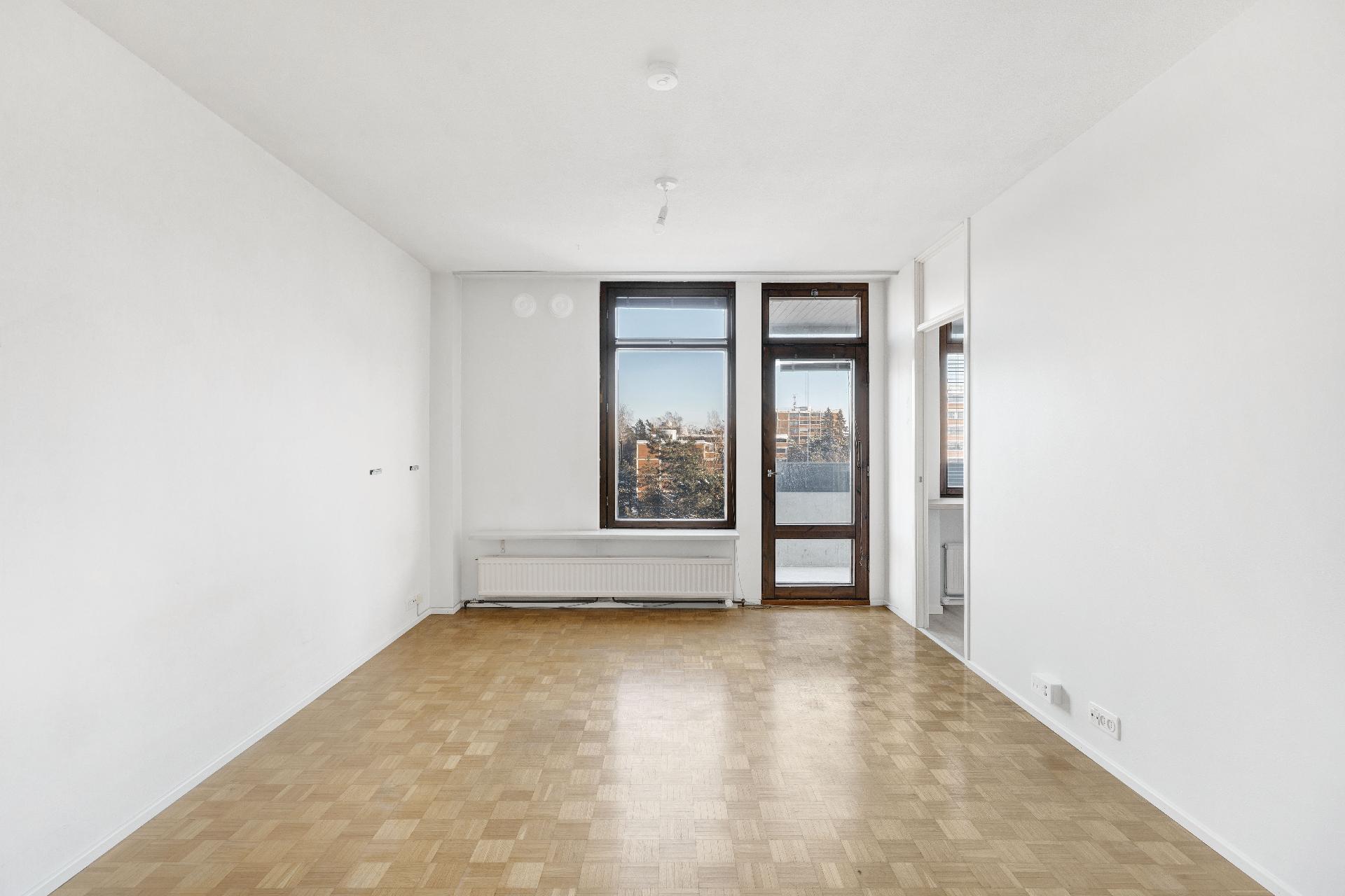 Käynti läpikuljettavalle parvekkeelle.