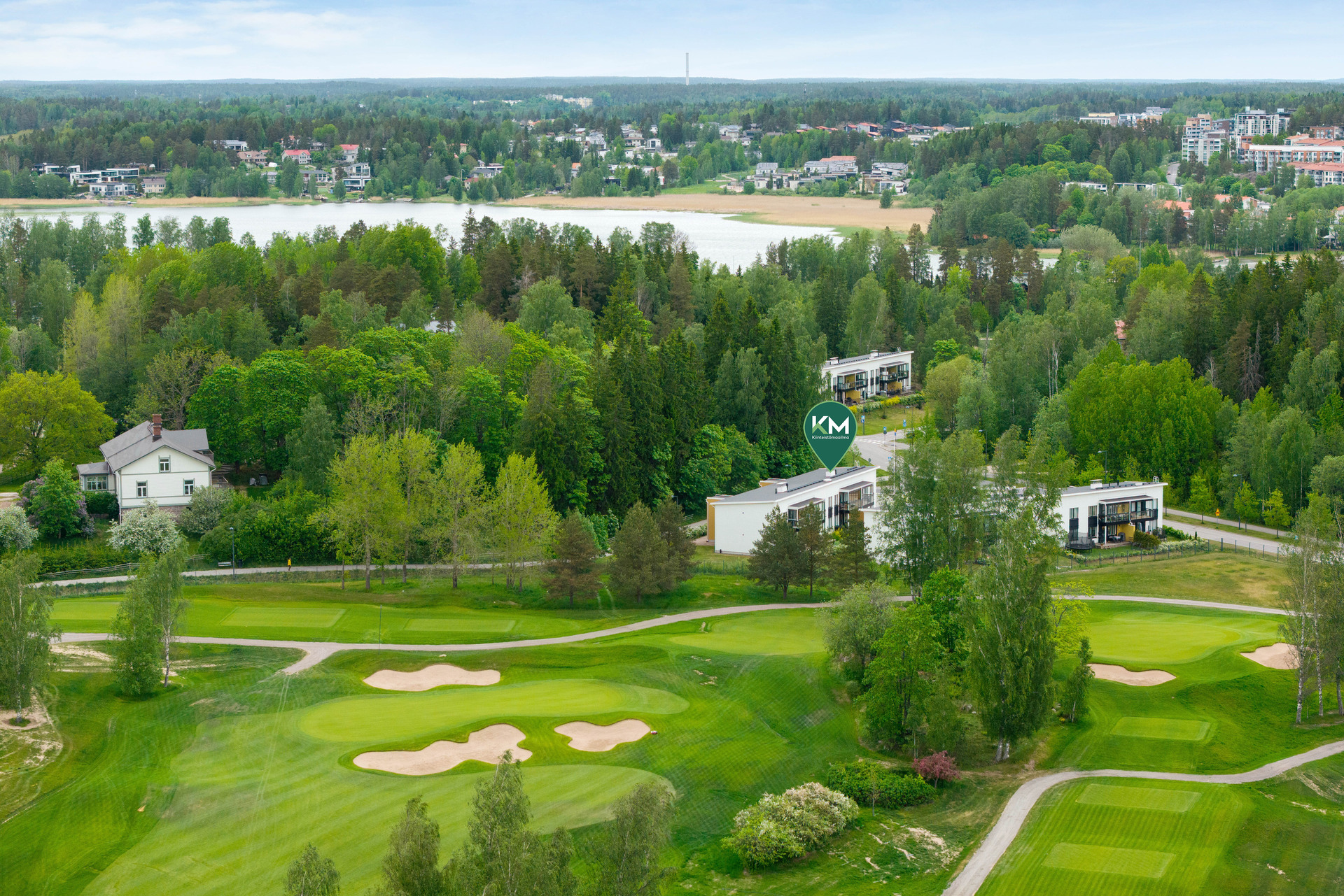 Koti golfkenttien kupeessa.