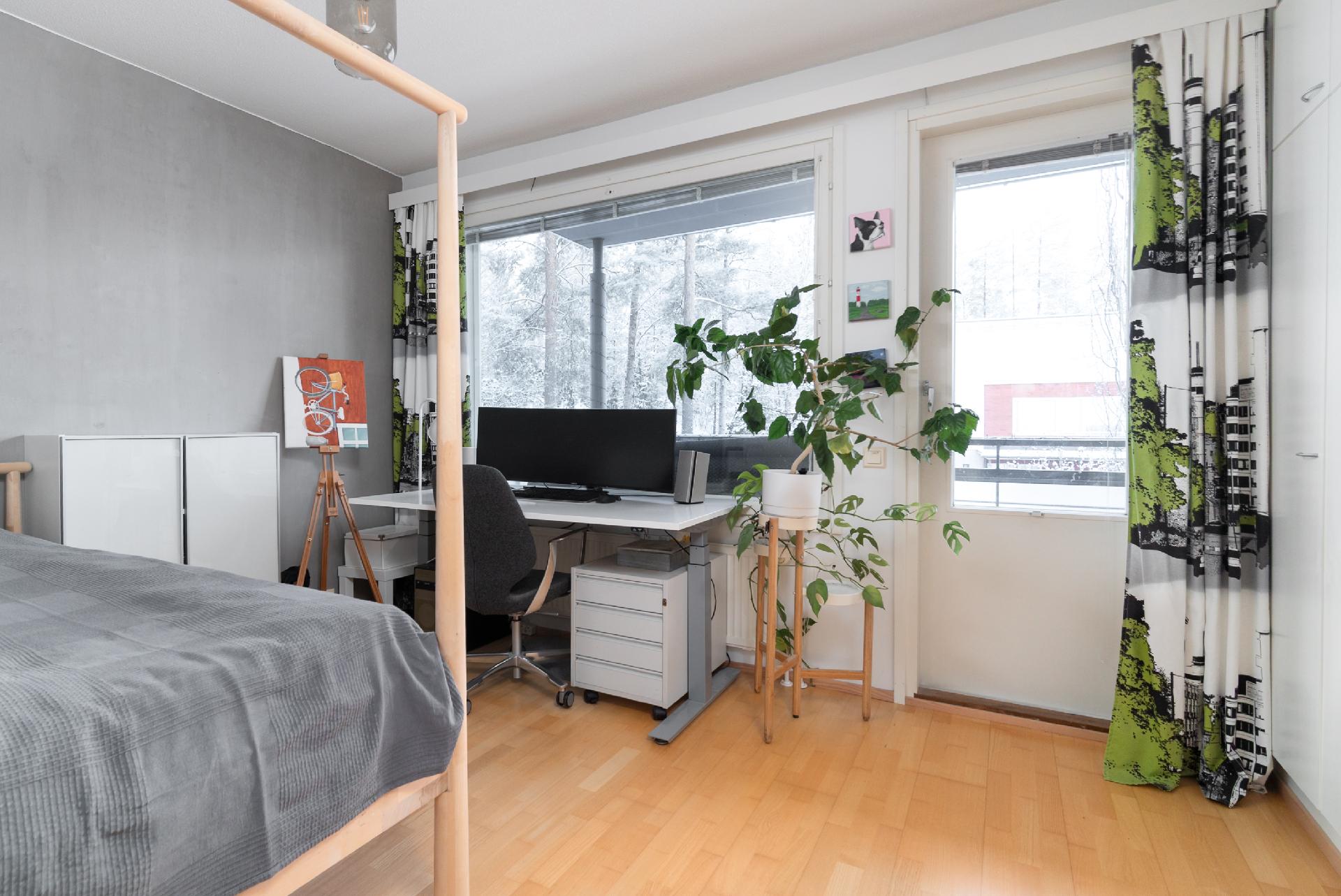 Päämakuuhuone, josta käynti parvekkeelle