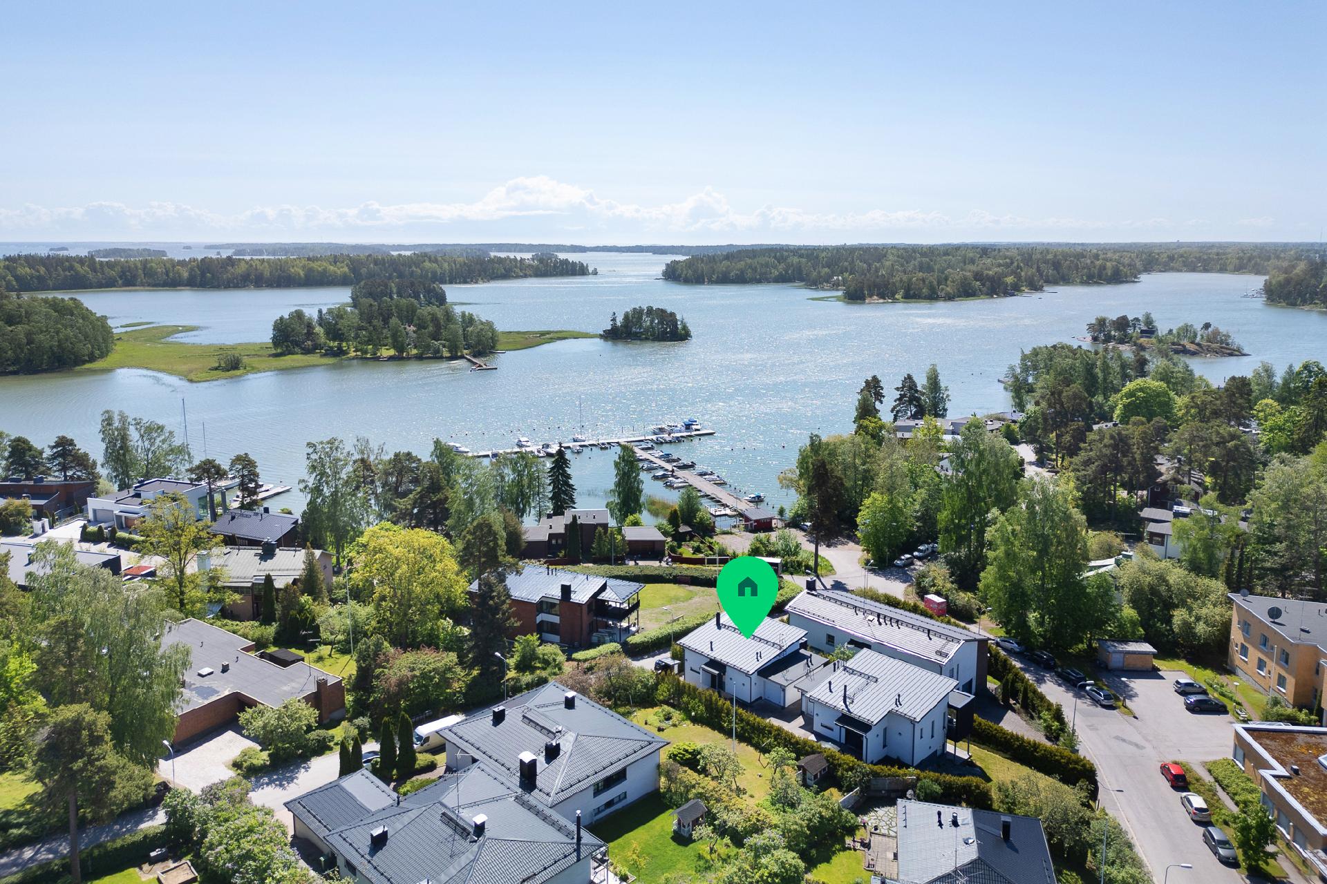 Upea sijainti venevalkama- ja merinäkymin!