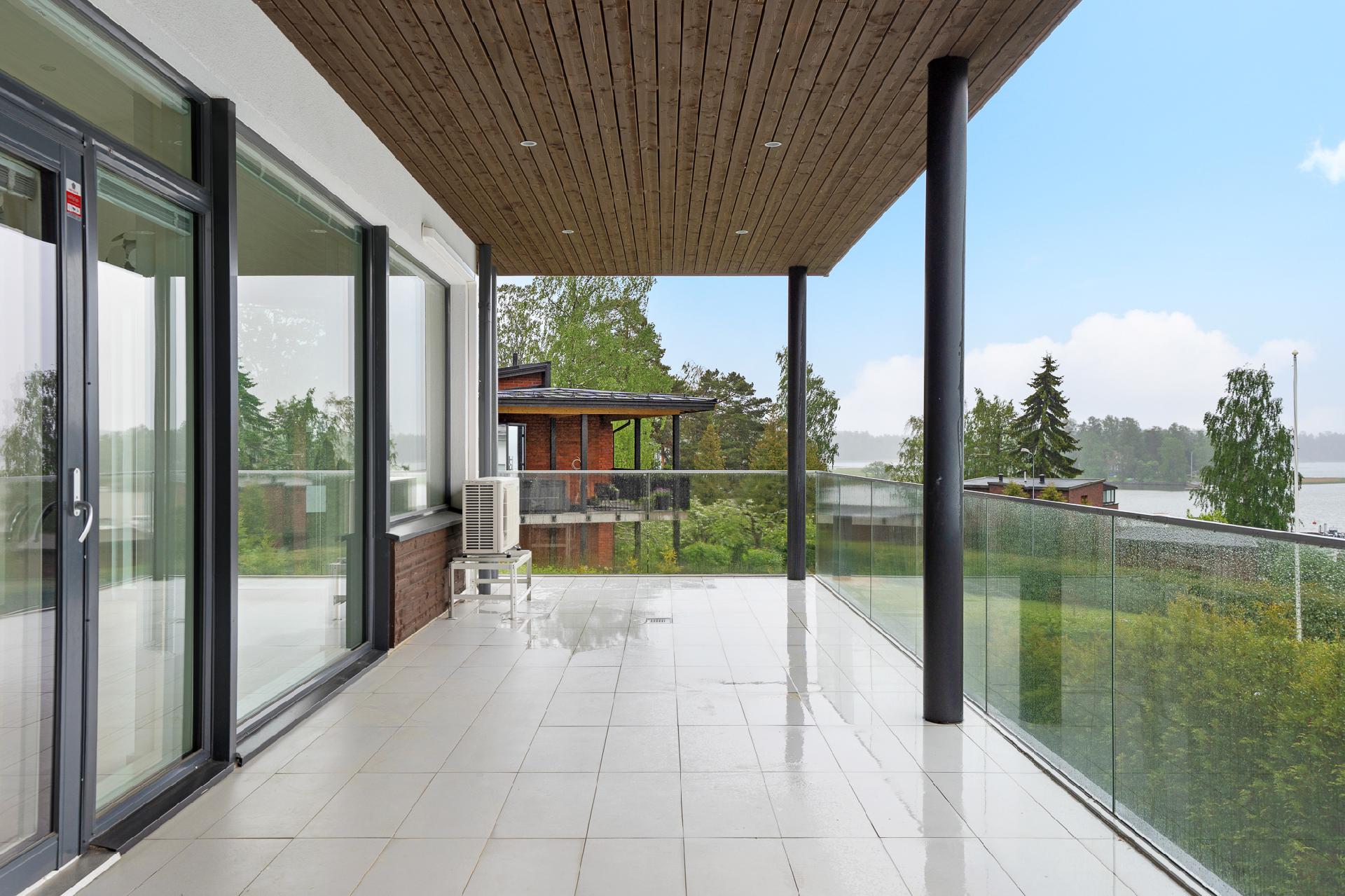 Suuri terassiparveke!