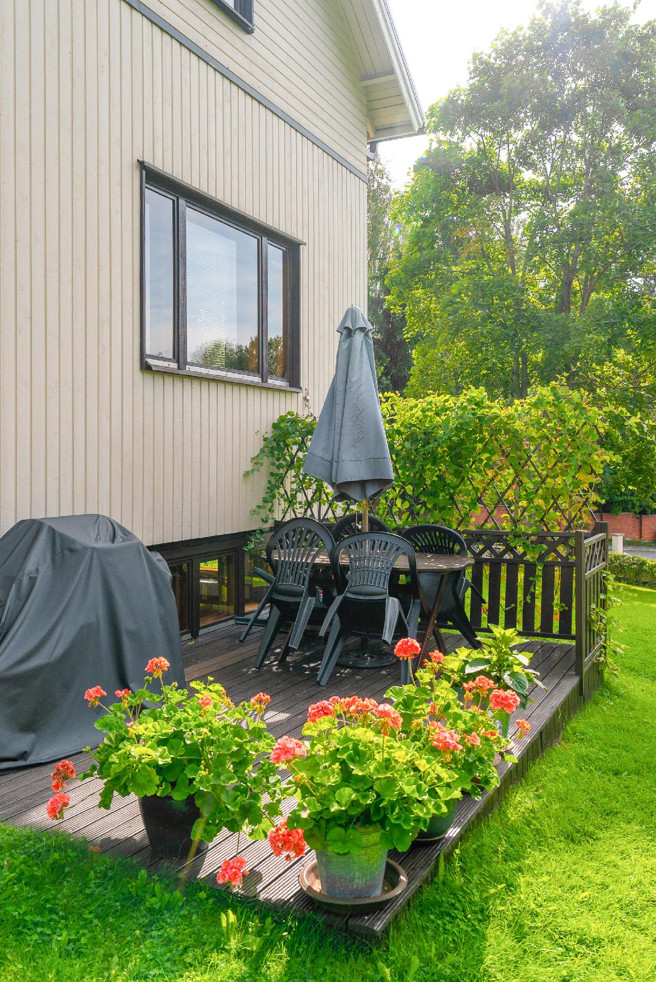 Terassi kahvitteluun