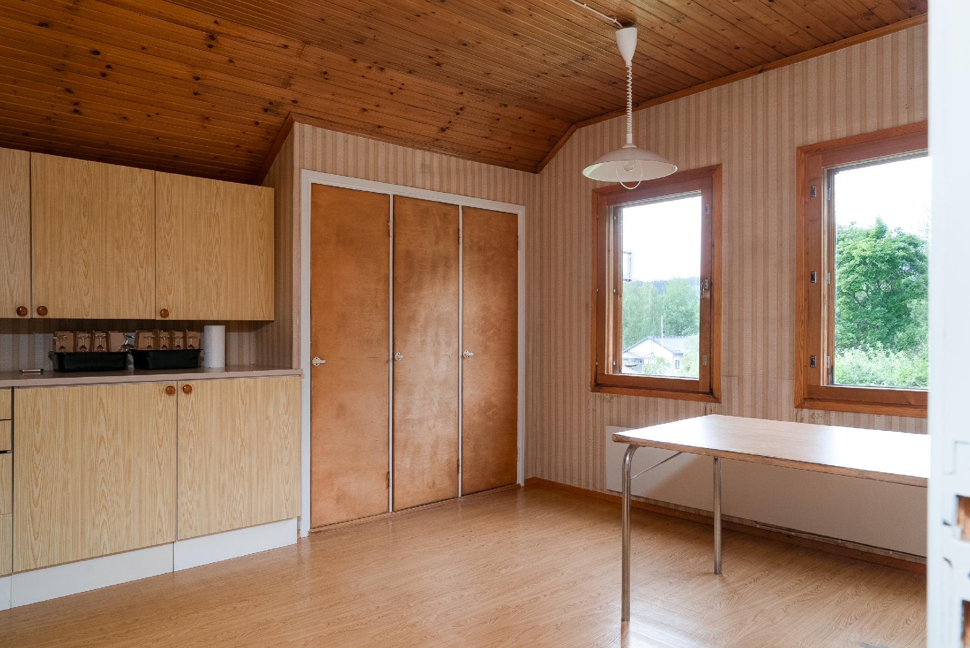 Yläkerran keittiö / makuuhuone