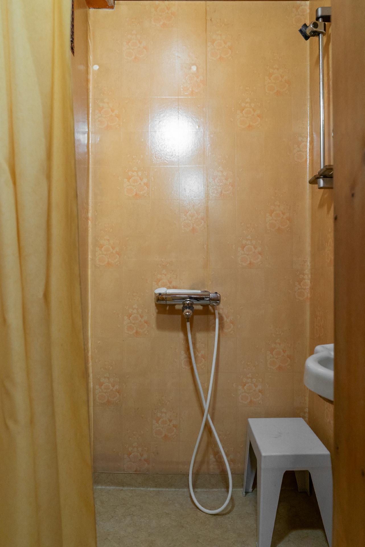 Yläkerran suihkutila