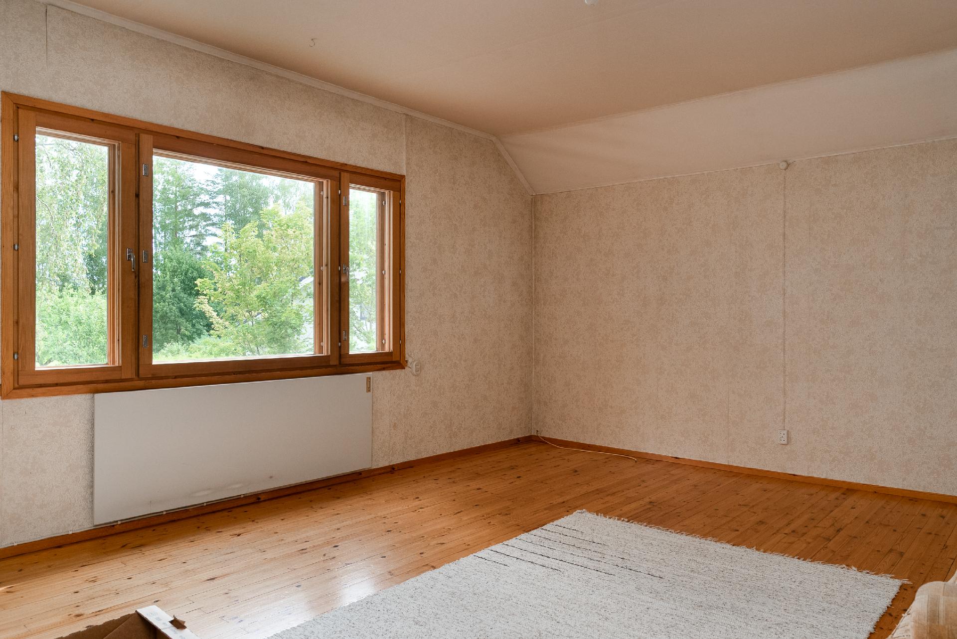 Yläkerran makuuhuonetta