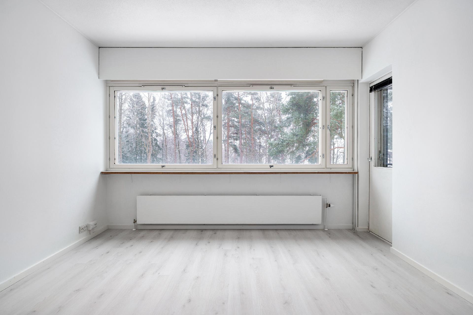 Ensiasunnoksi tai sopii jos työskentelet mm.viikot Keilaniemessä ja muuten asun pidemmällä