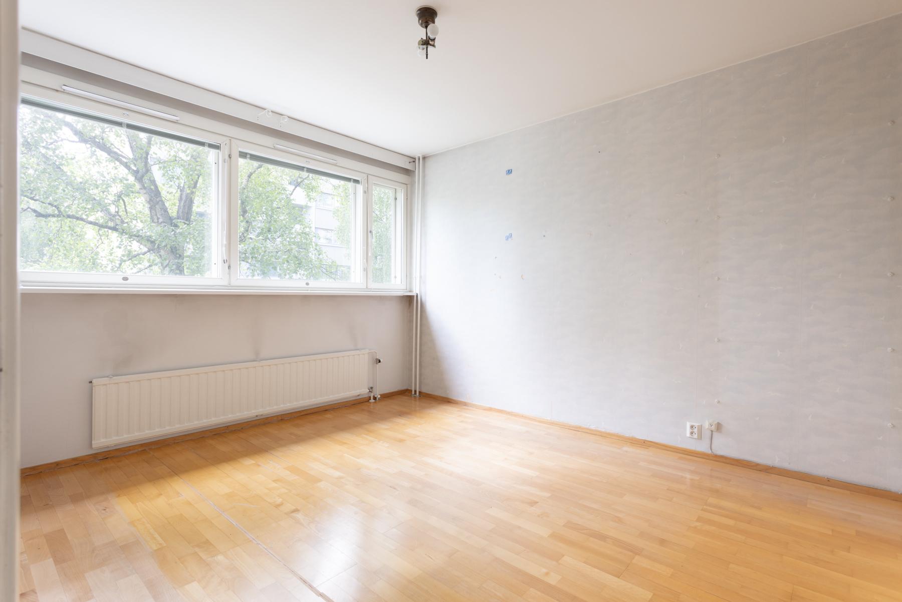 Makuuhuoneesta käynti vaatehuoneeseen