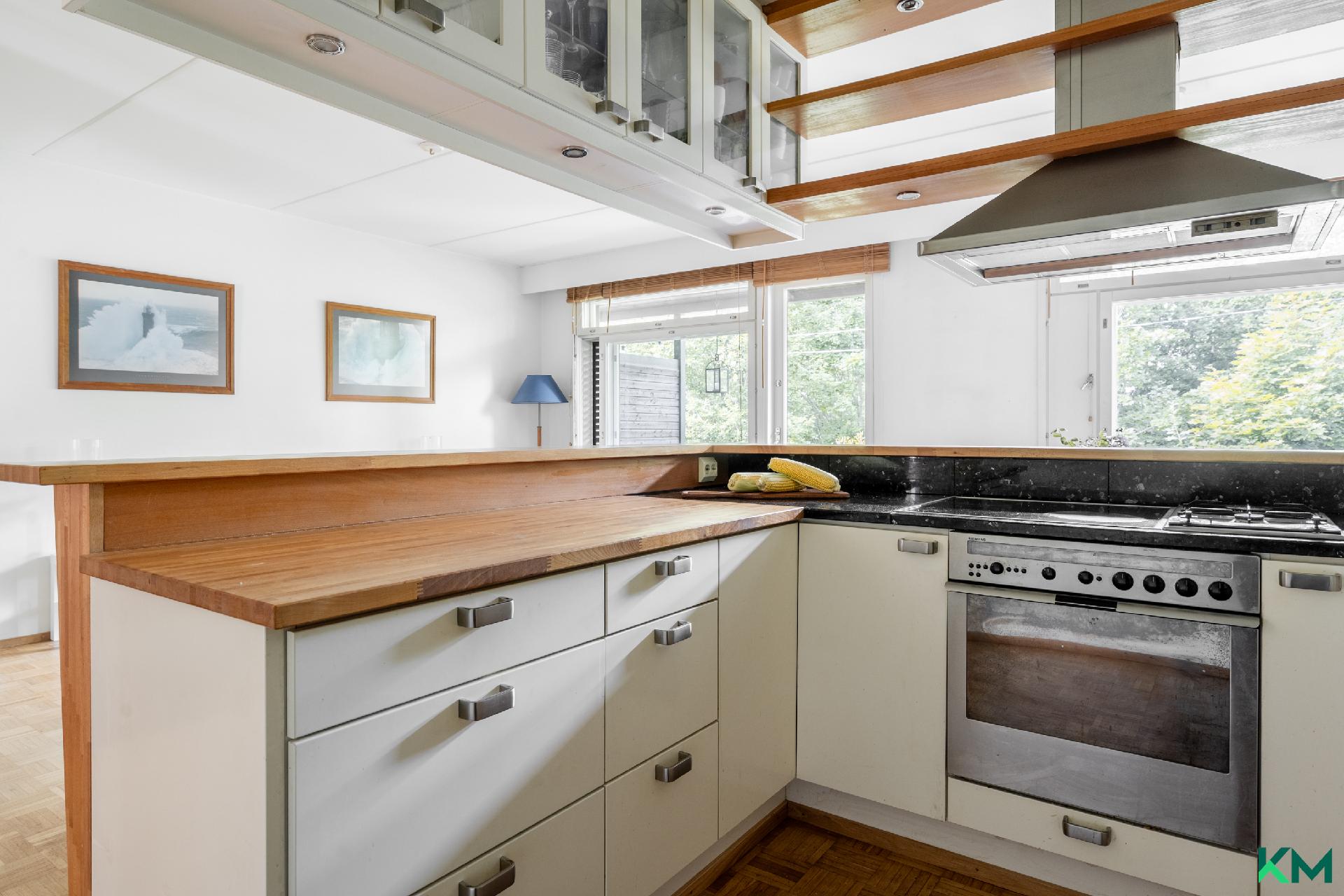 Keittiö on olohuoneen yhteydessä - Köket är i samband med vardagsrummet