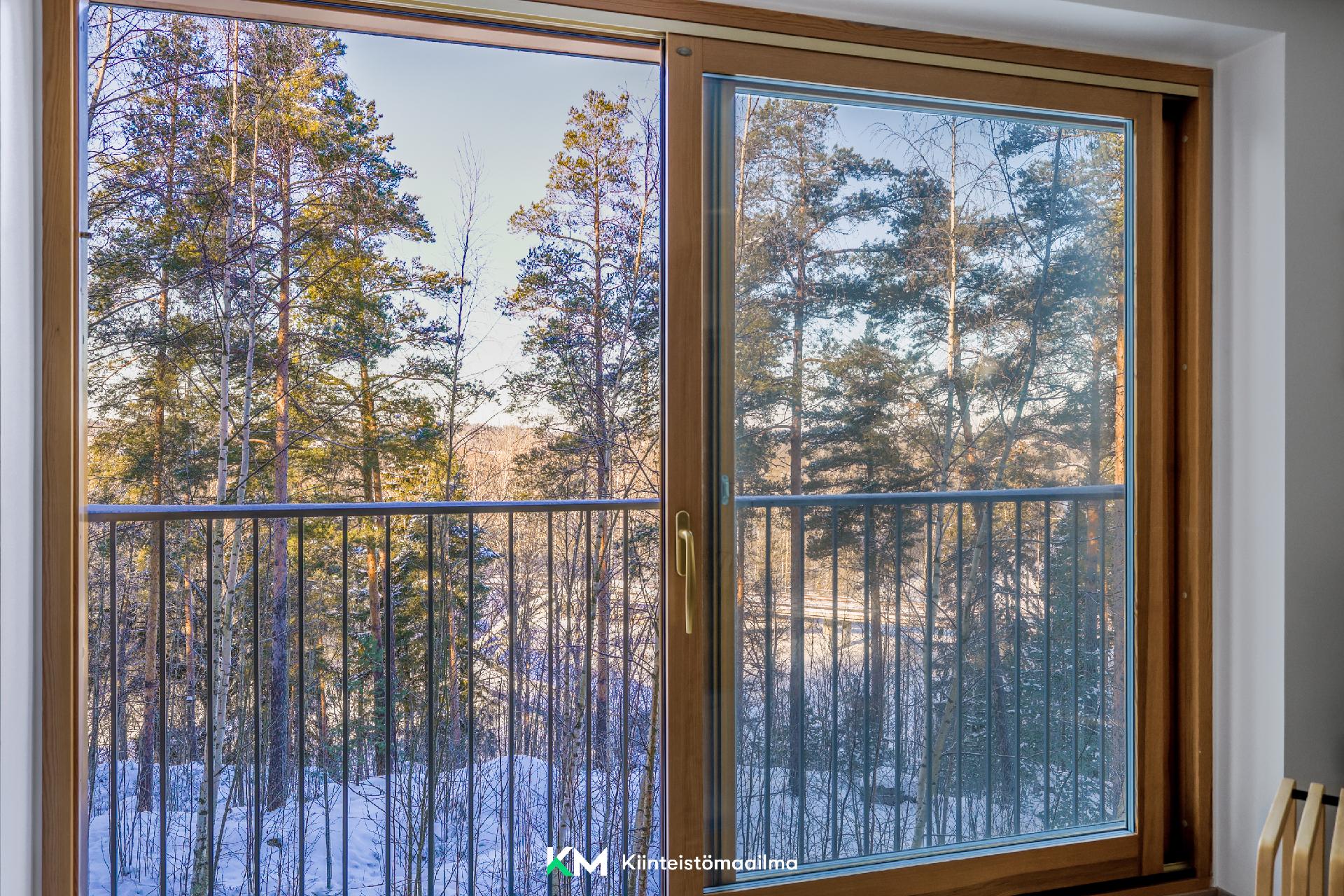 Olohuoneen avattava lasiliukuseinä