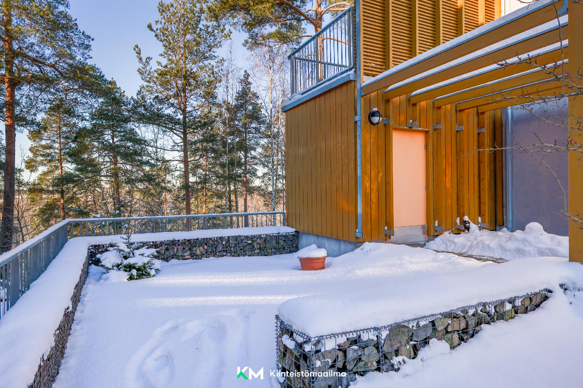 Luonnonläheinen oma piha