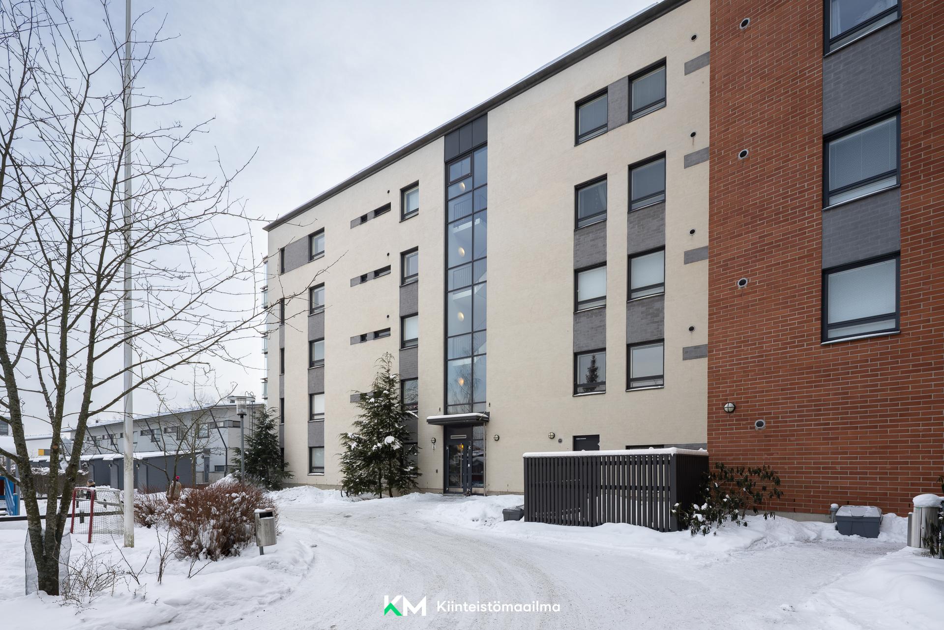 Julkisivu sisäpihan puolelta