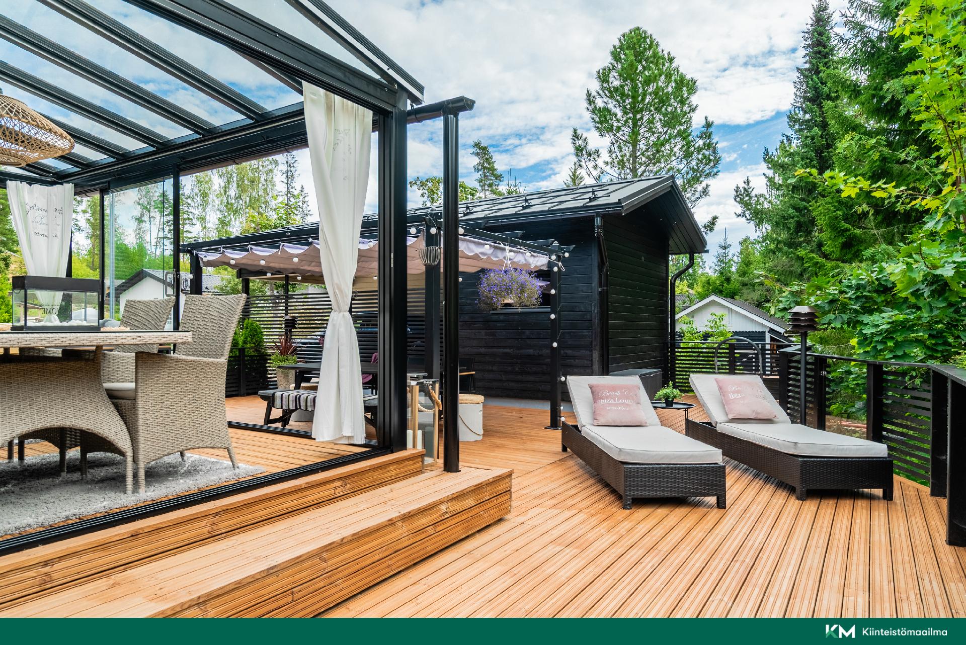 Kesän kuva terassilta