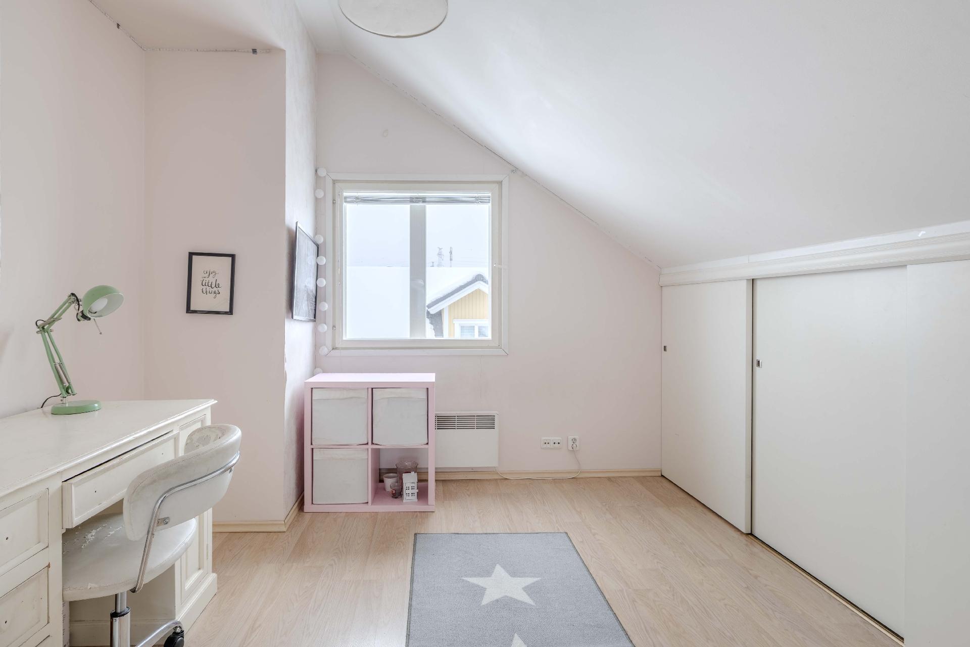 Mustanniemenrinne 3a, Puistola, Helsinki