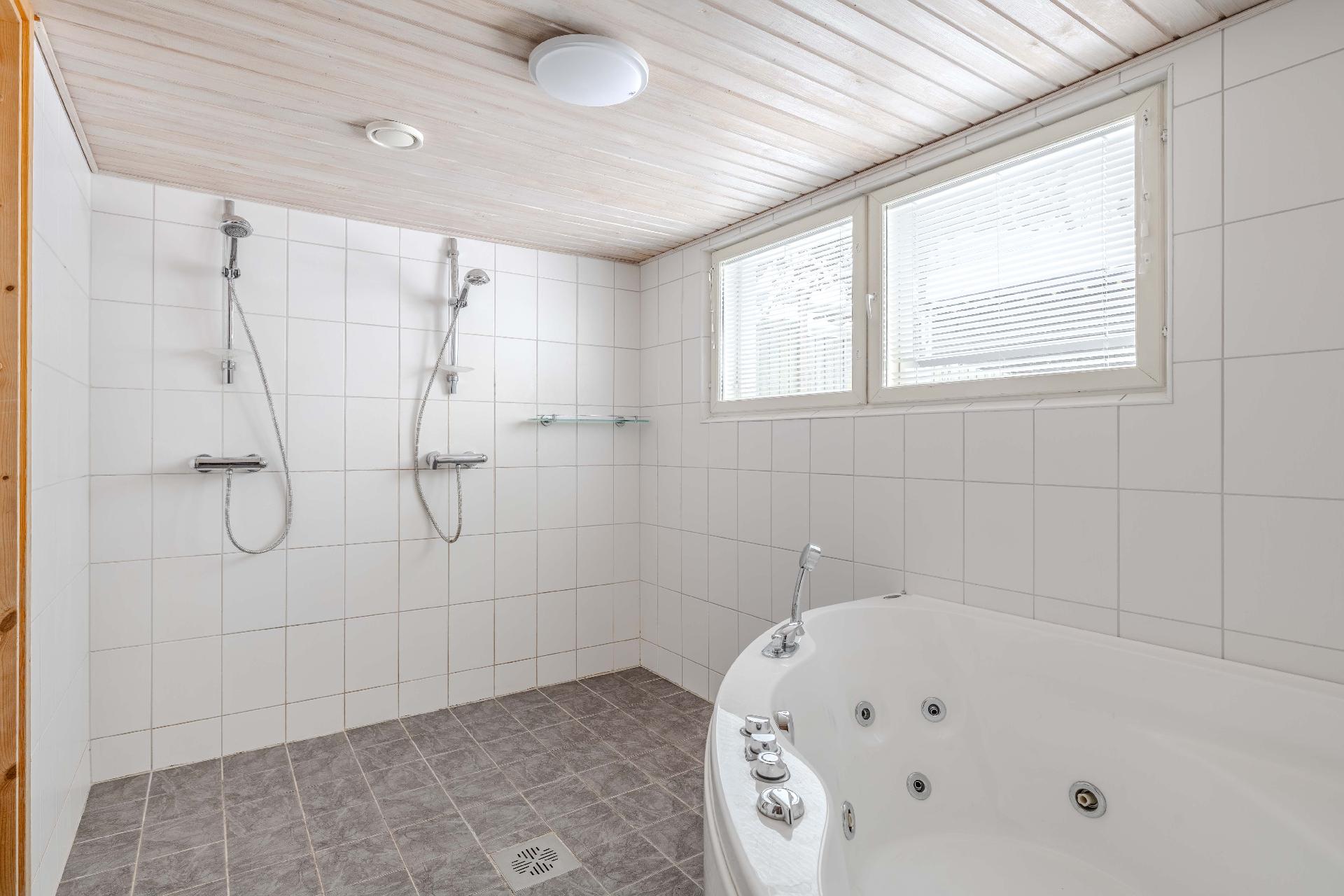 Mustanniemenrinne 3a, Puistola, Helsinki