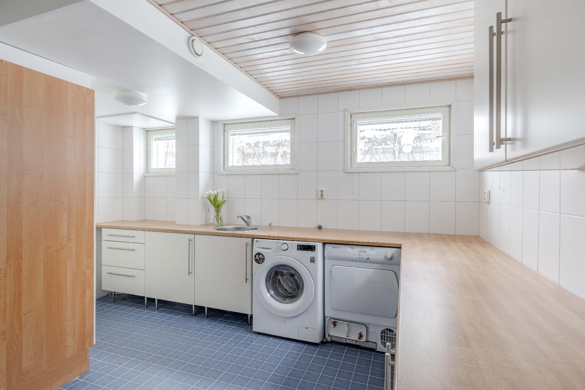 Mustanniemenrinne 3a, Puistola, Helsinki