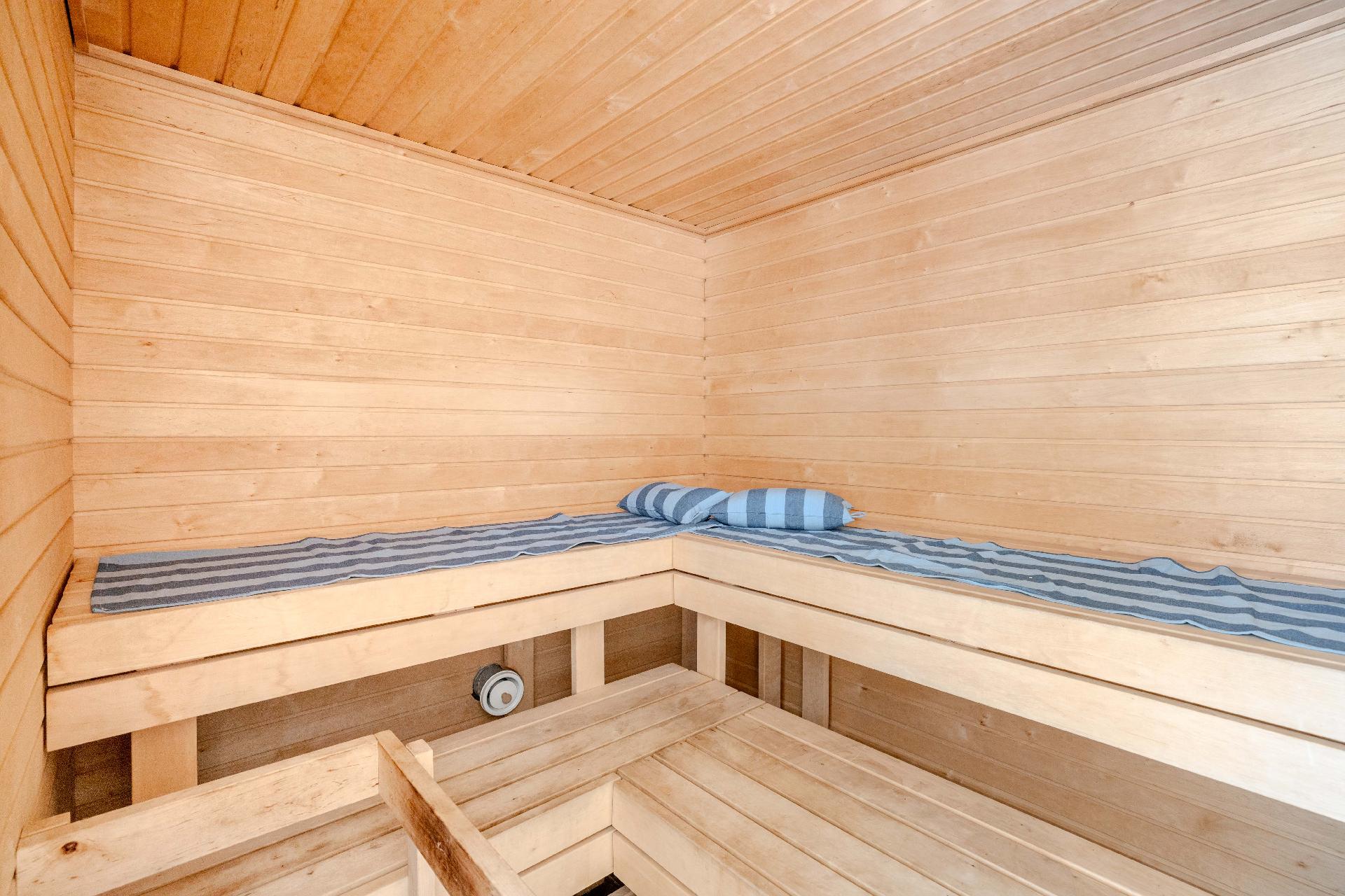 Mustanniemenrinne 3a, Puistola, Helsinki