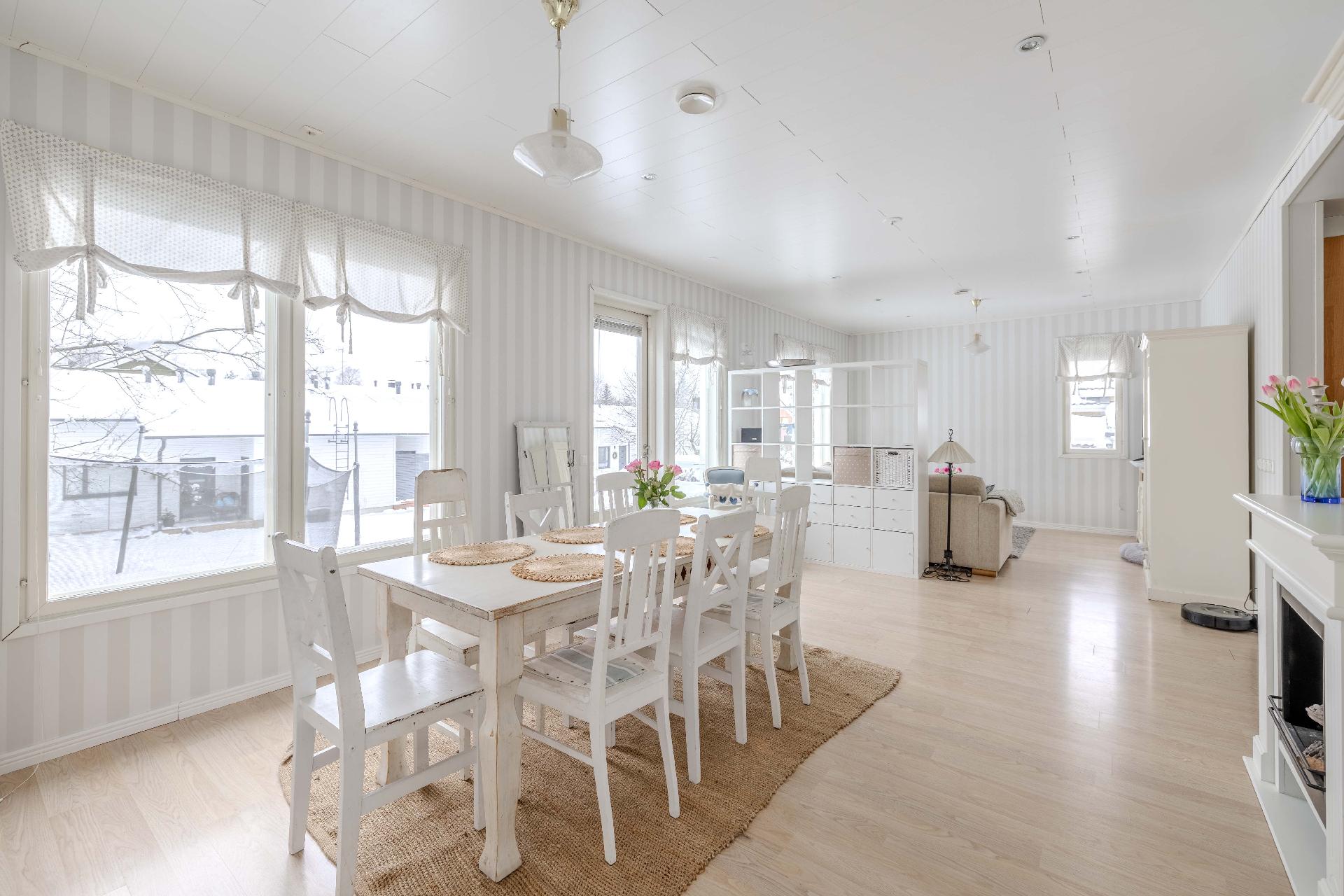 Mustanniemenrinne 3a, Puistola, Helsinki