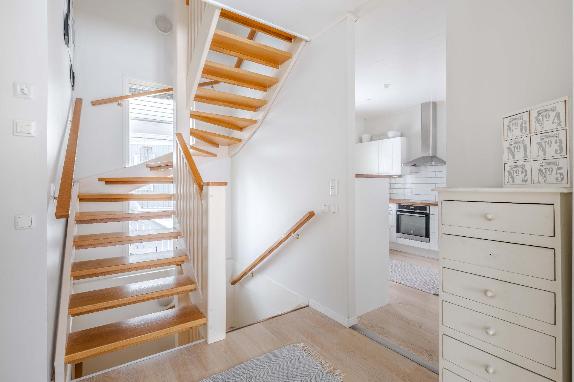 Mustanniemenrinne 3a, Puistola, Helsinki