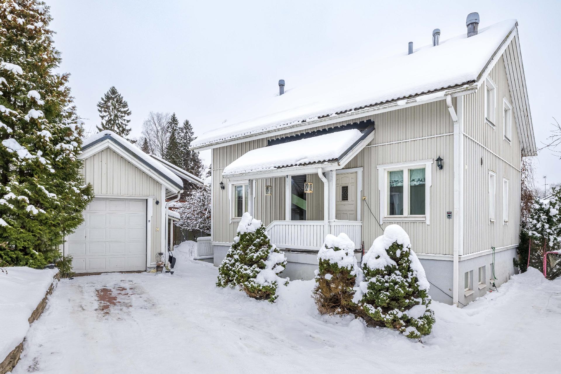 Mustanniemenrinne 3a, Puistola, Helsinki