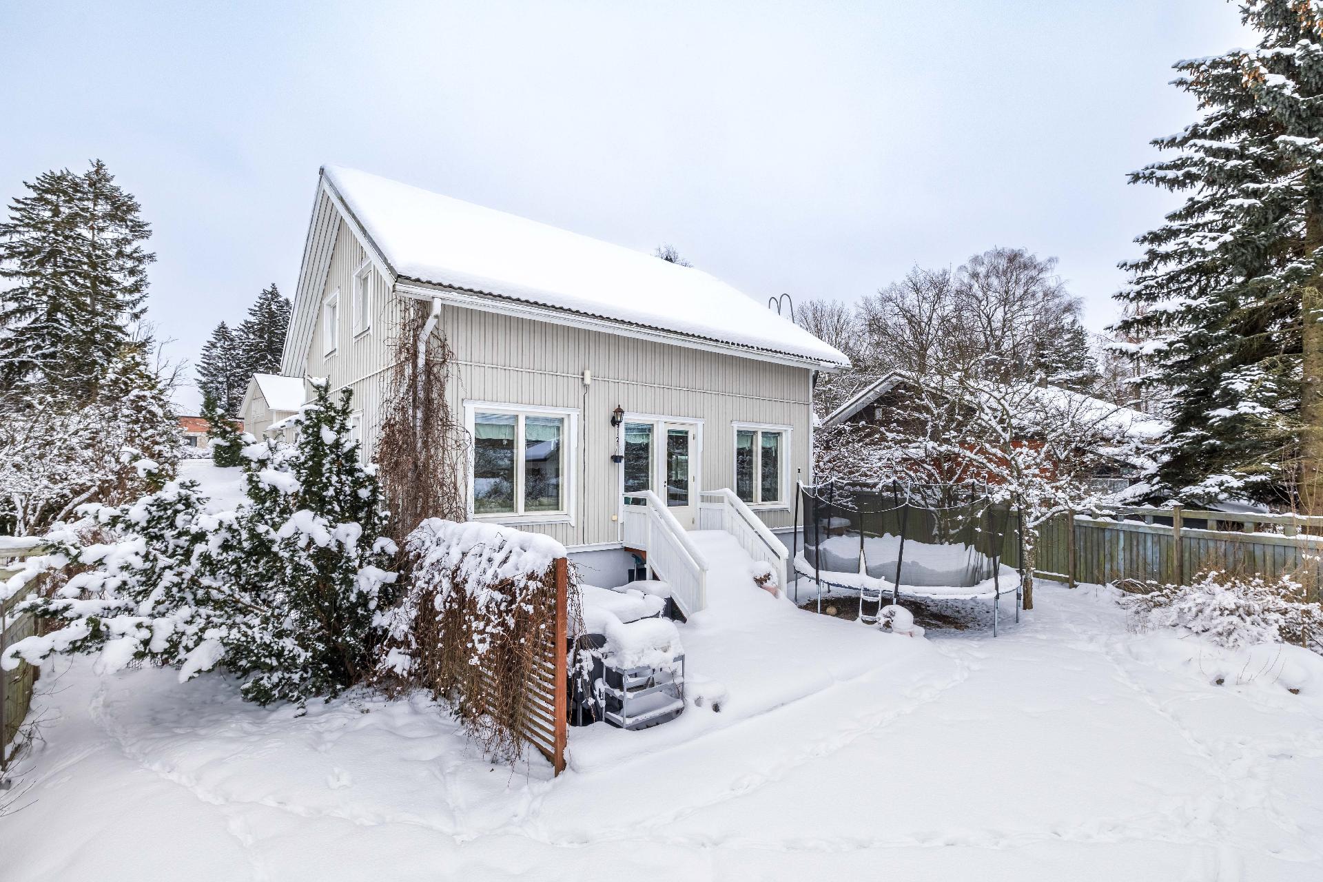 Mustanniemenrinne 3a, Puistola, Helsinki