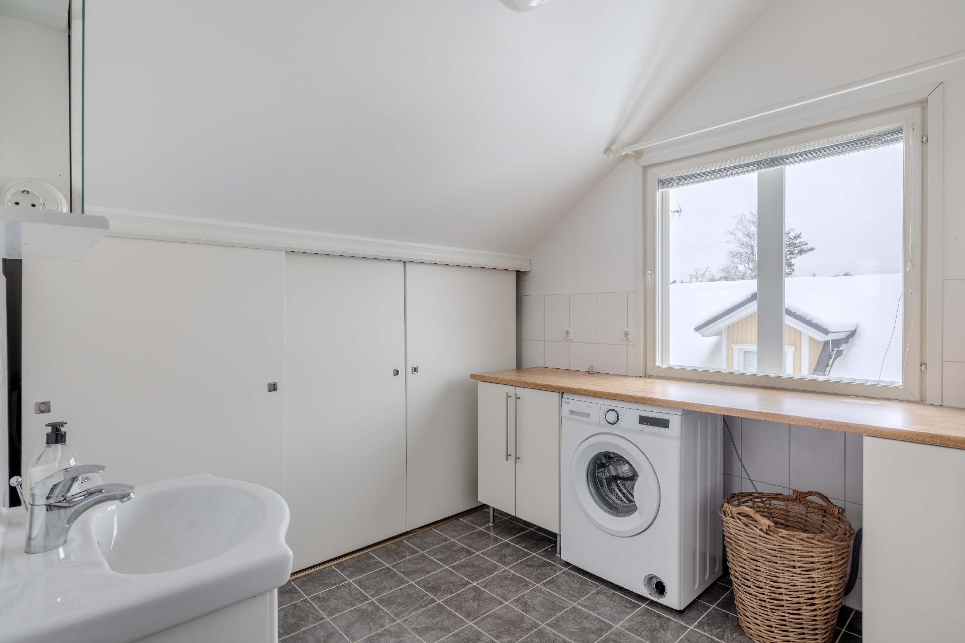 Mustanniemenrinne 3a, Puistola, Helsinki