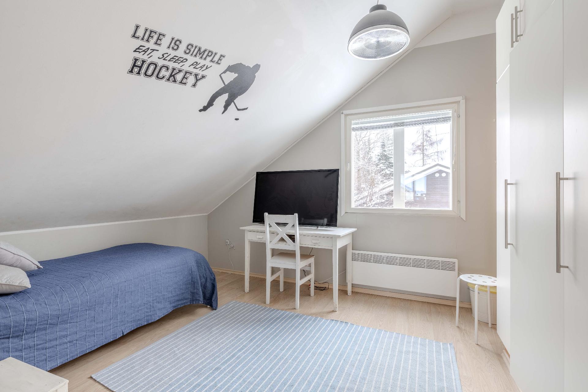 Mustanniemenrinne 3a, Puistola, Helsinki