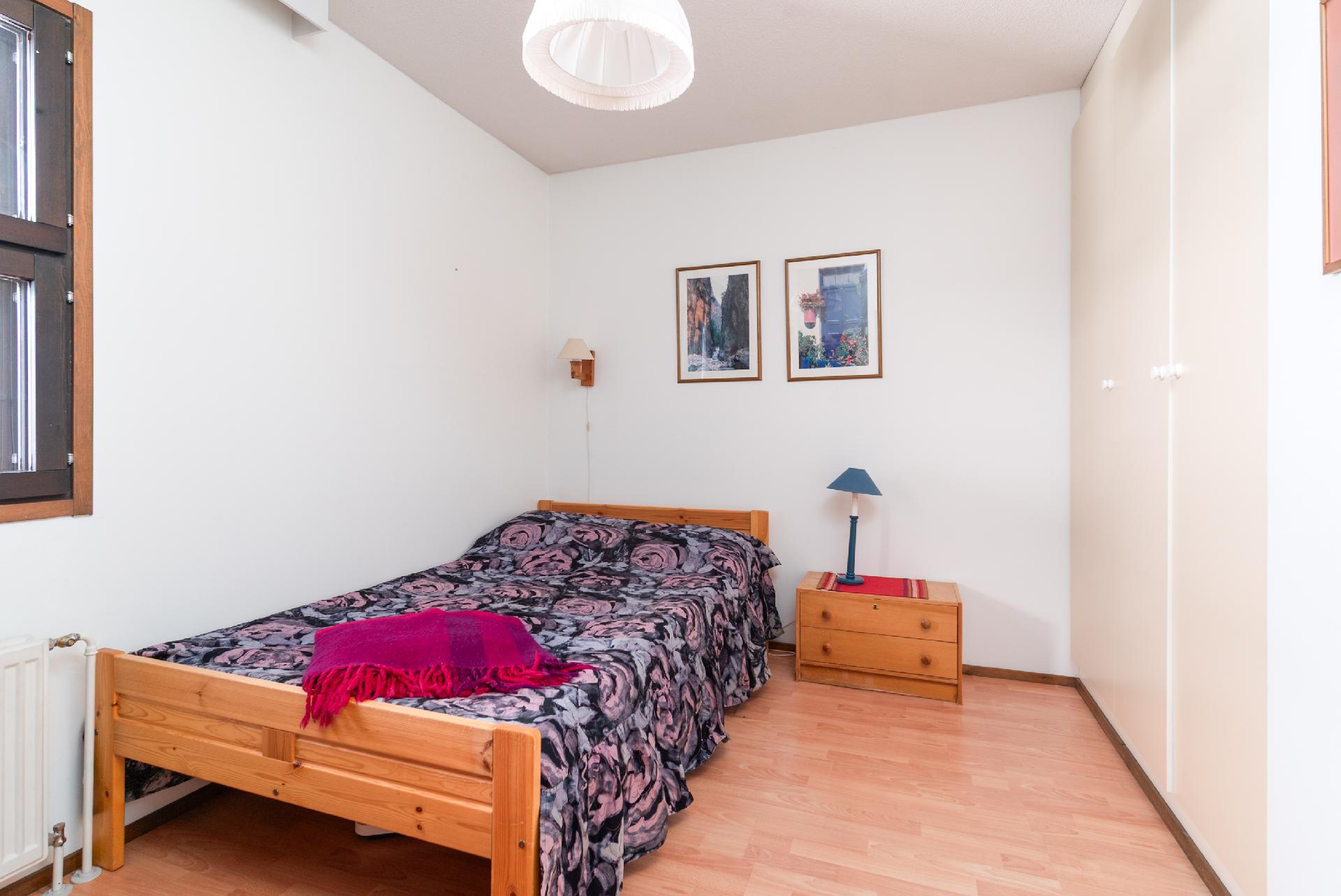 Makuuhuoneessa kaapistot