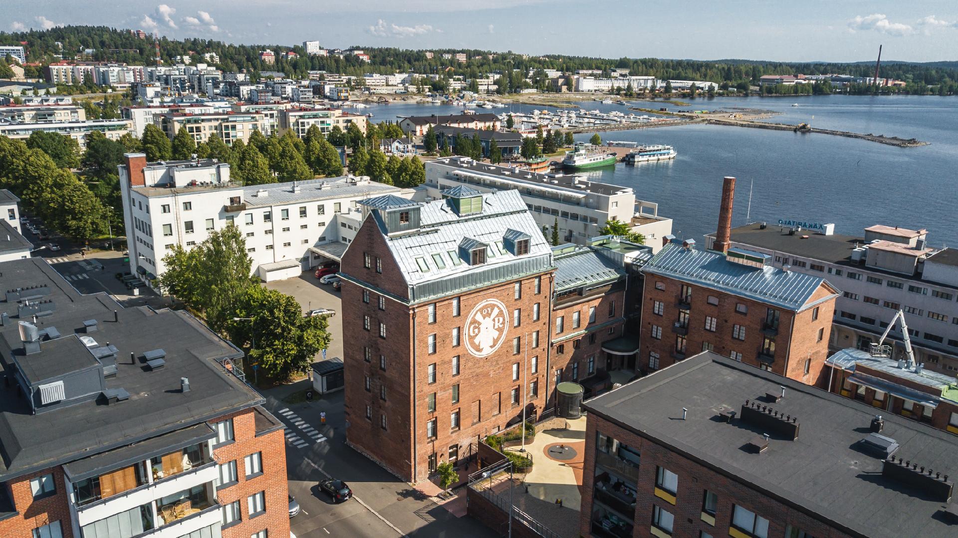 kesäinen kuva satamasta