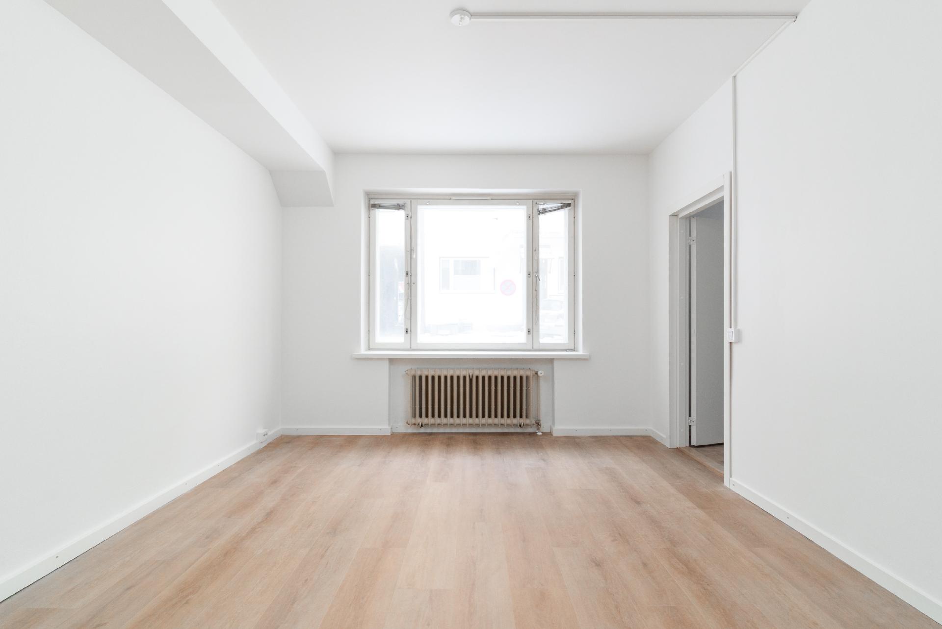 Todella tilava olohuone