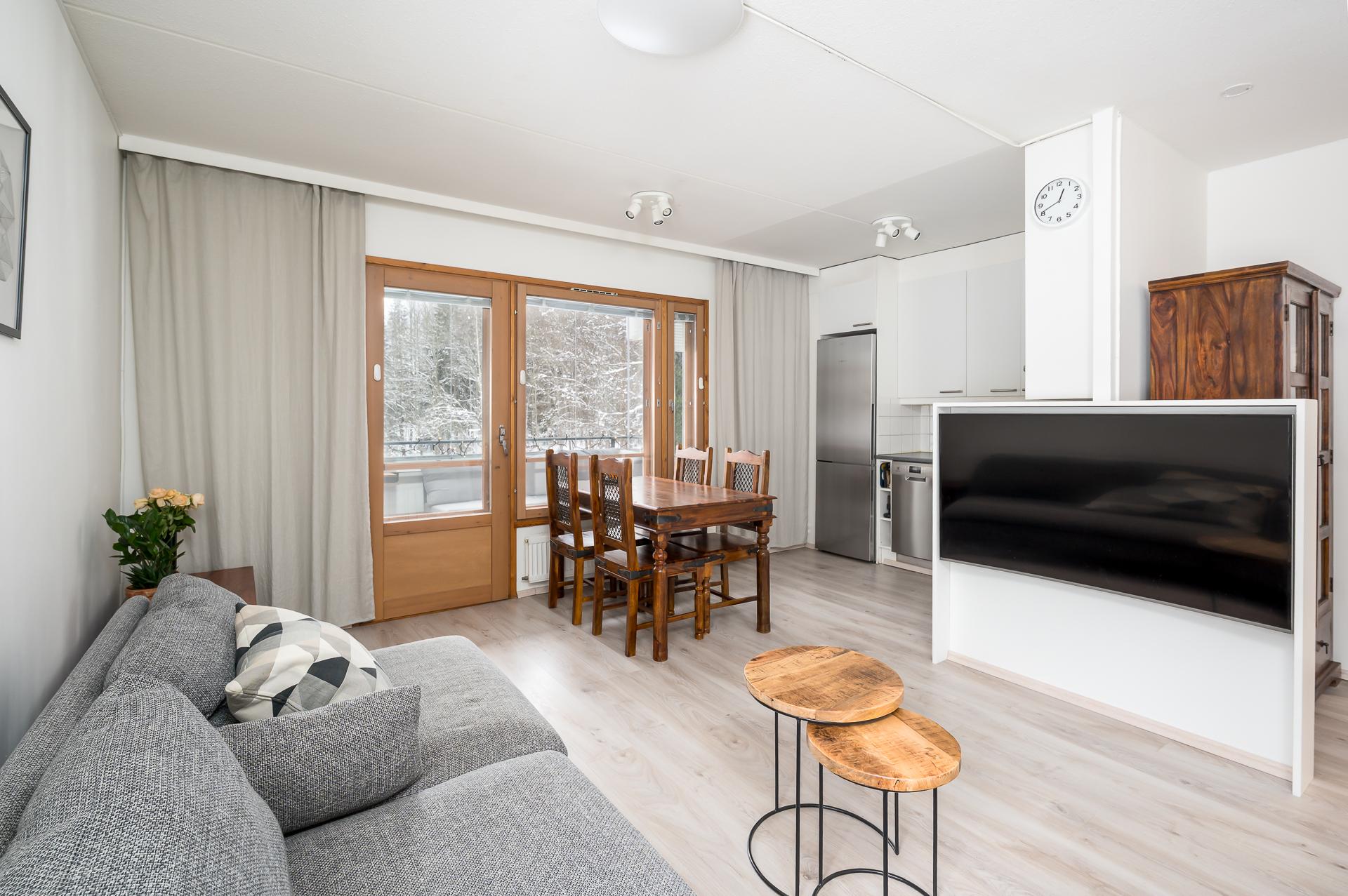 Olohuone ja keittiö muodostavat kivan ja toimivan kokonaisuudetn