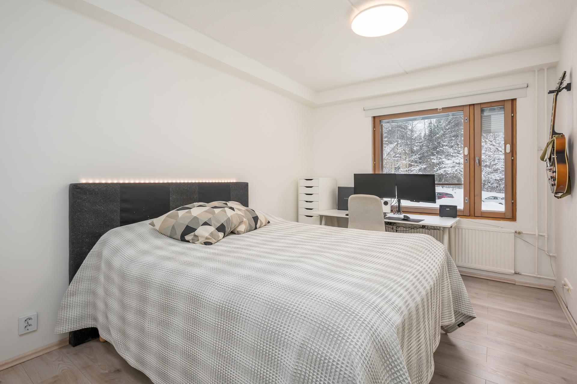 Makuuhuone on tilava