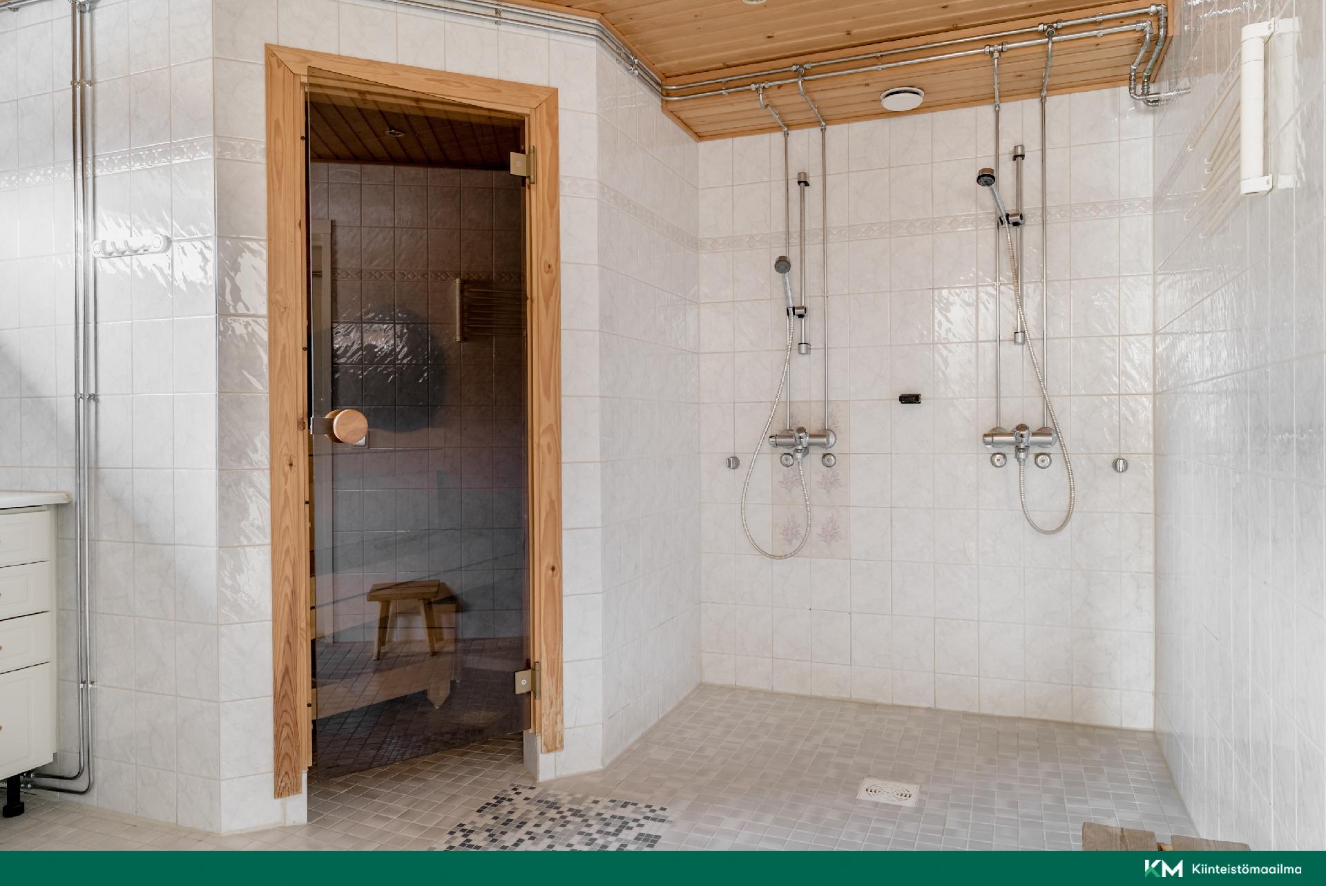 Alakerran kylpyhuone