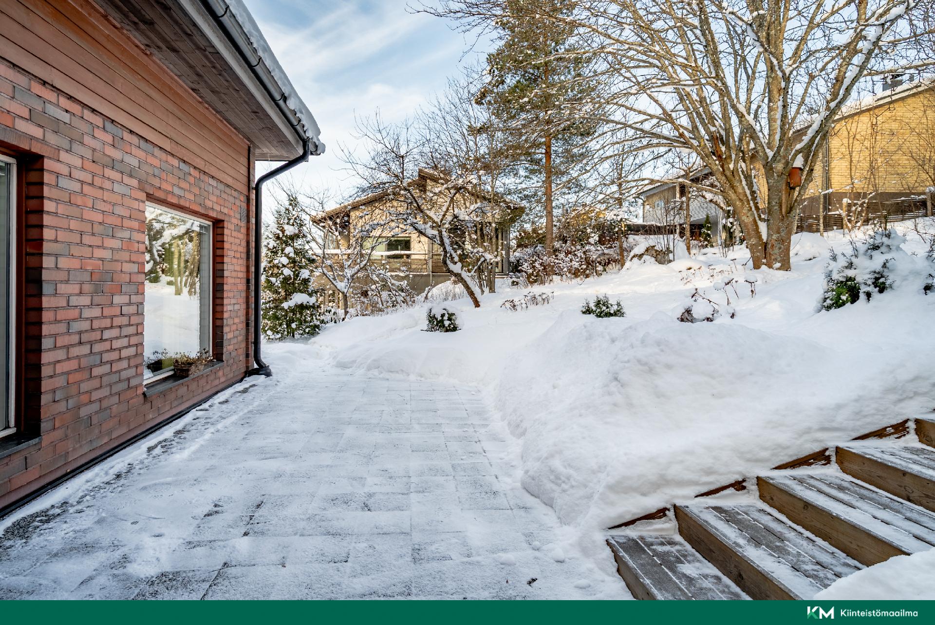 Takaterassi talvella