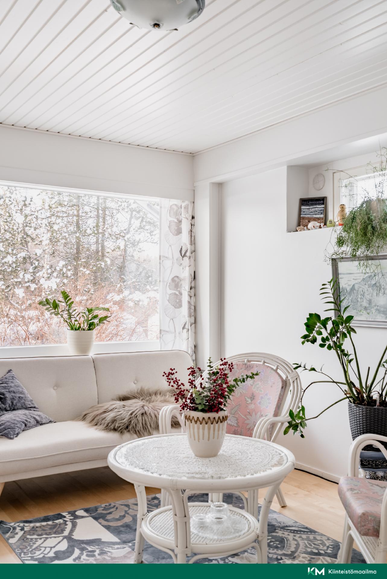 Alakerran makuuhuone 4